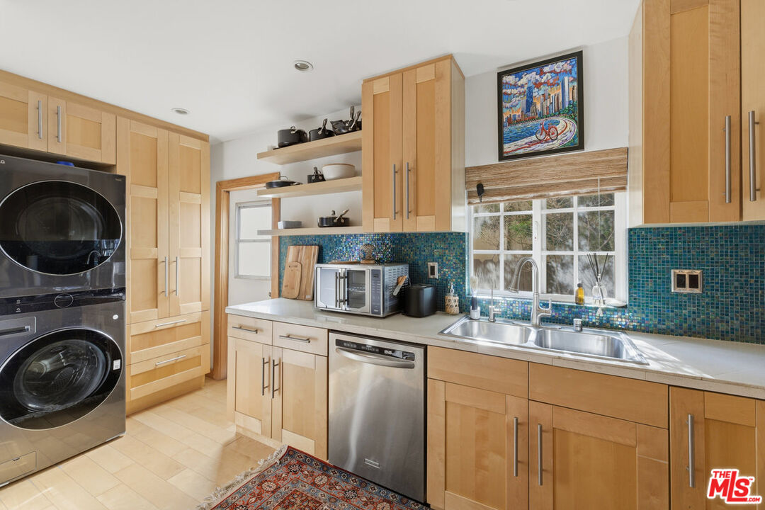 837 Westmount Dr