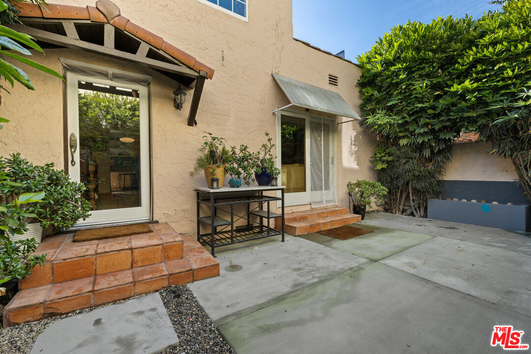 837 Westmount Dr