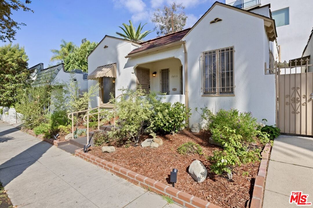 8415 Rosewood Ave