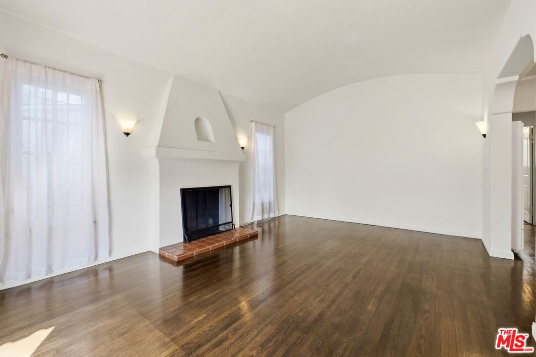 8415 Rosewood Ave
