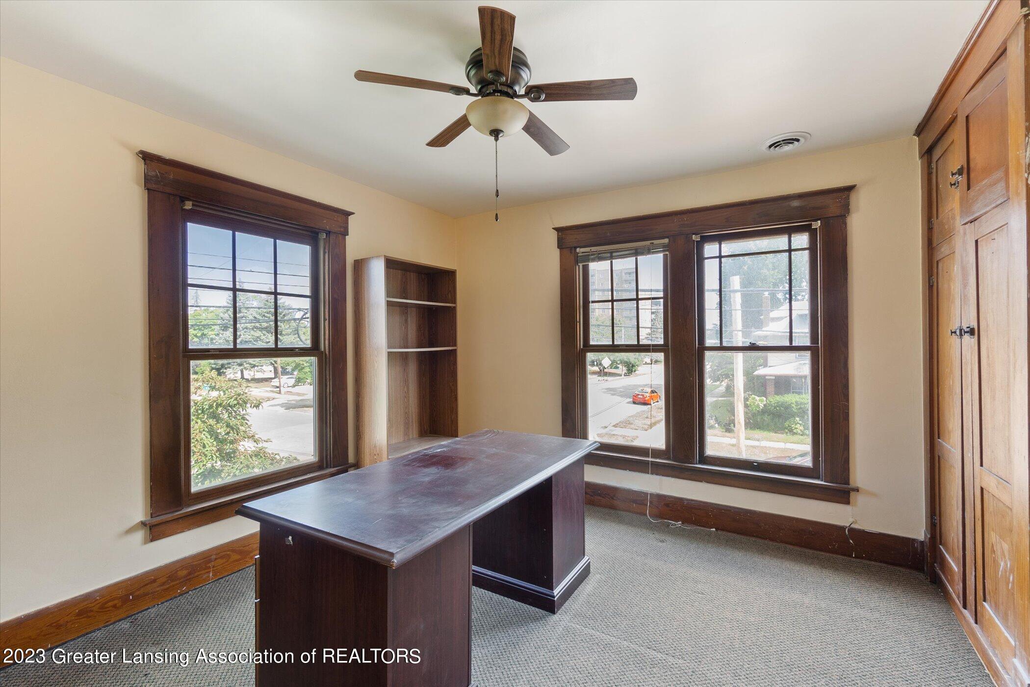 527 W Hillsdale Street