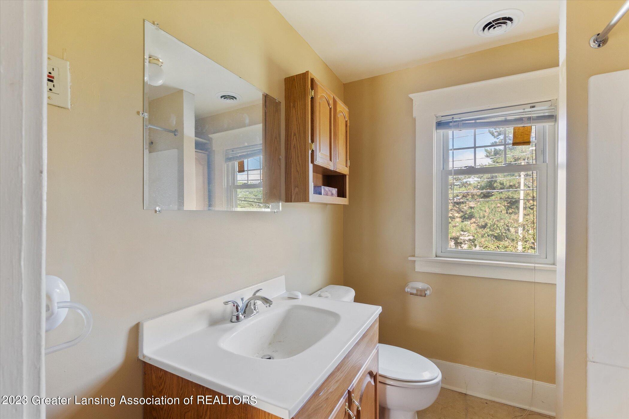 527 W Hillsdale Street