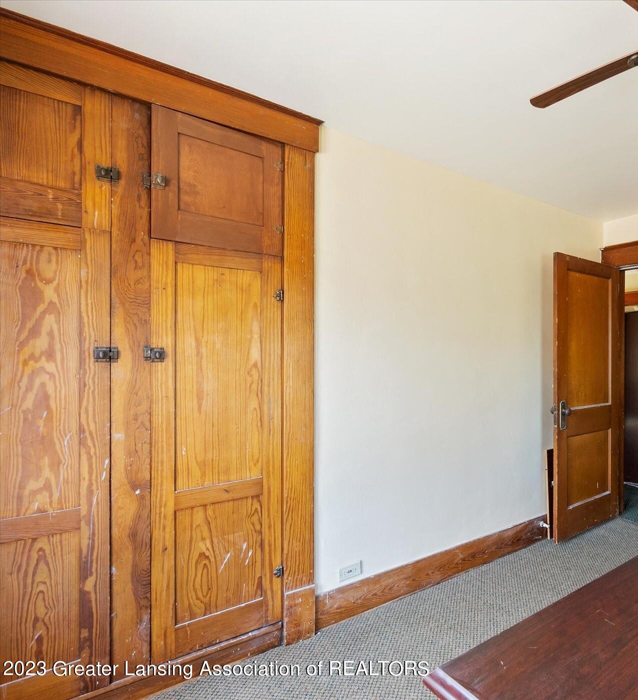 527 W Hillsdale Street