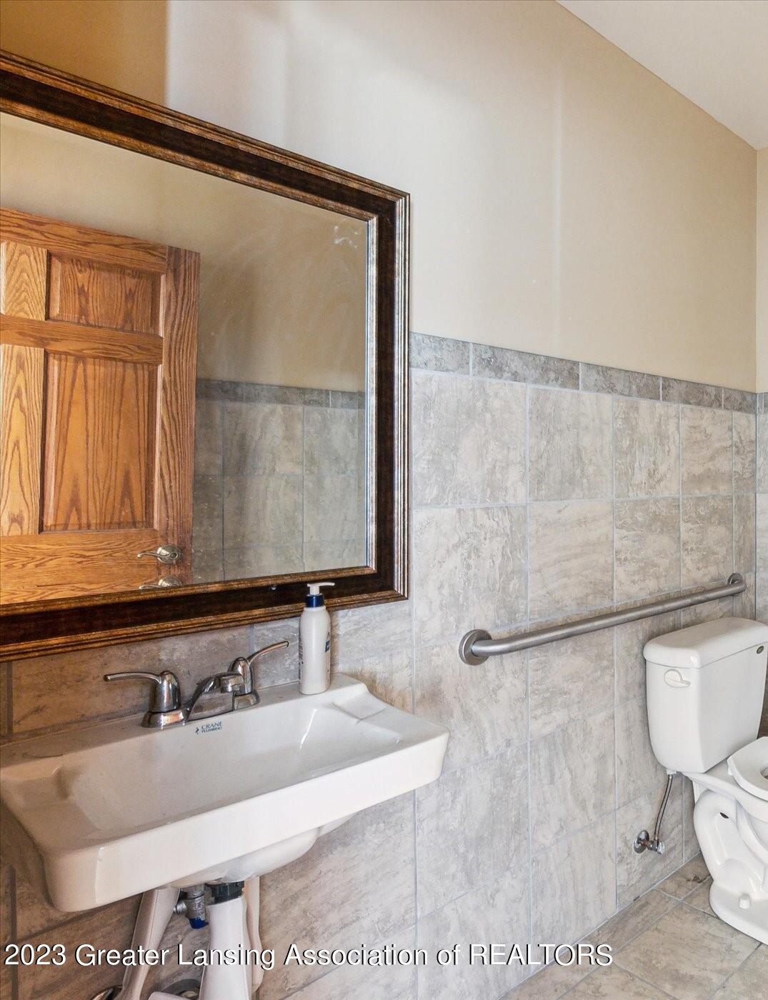 527 W Hillsdale Street