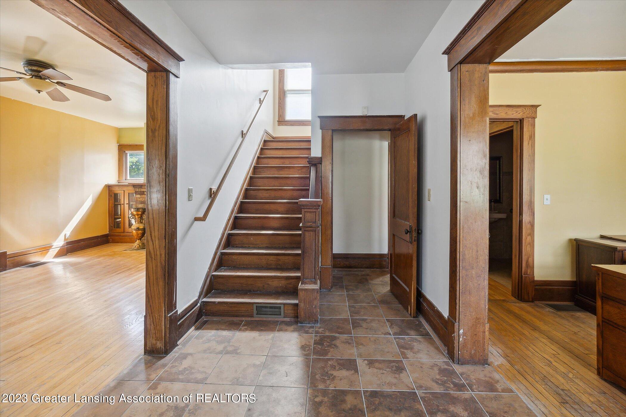 527 W Hillsdale Street