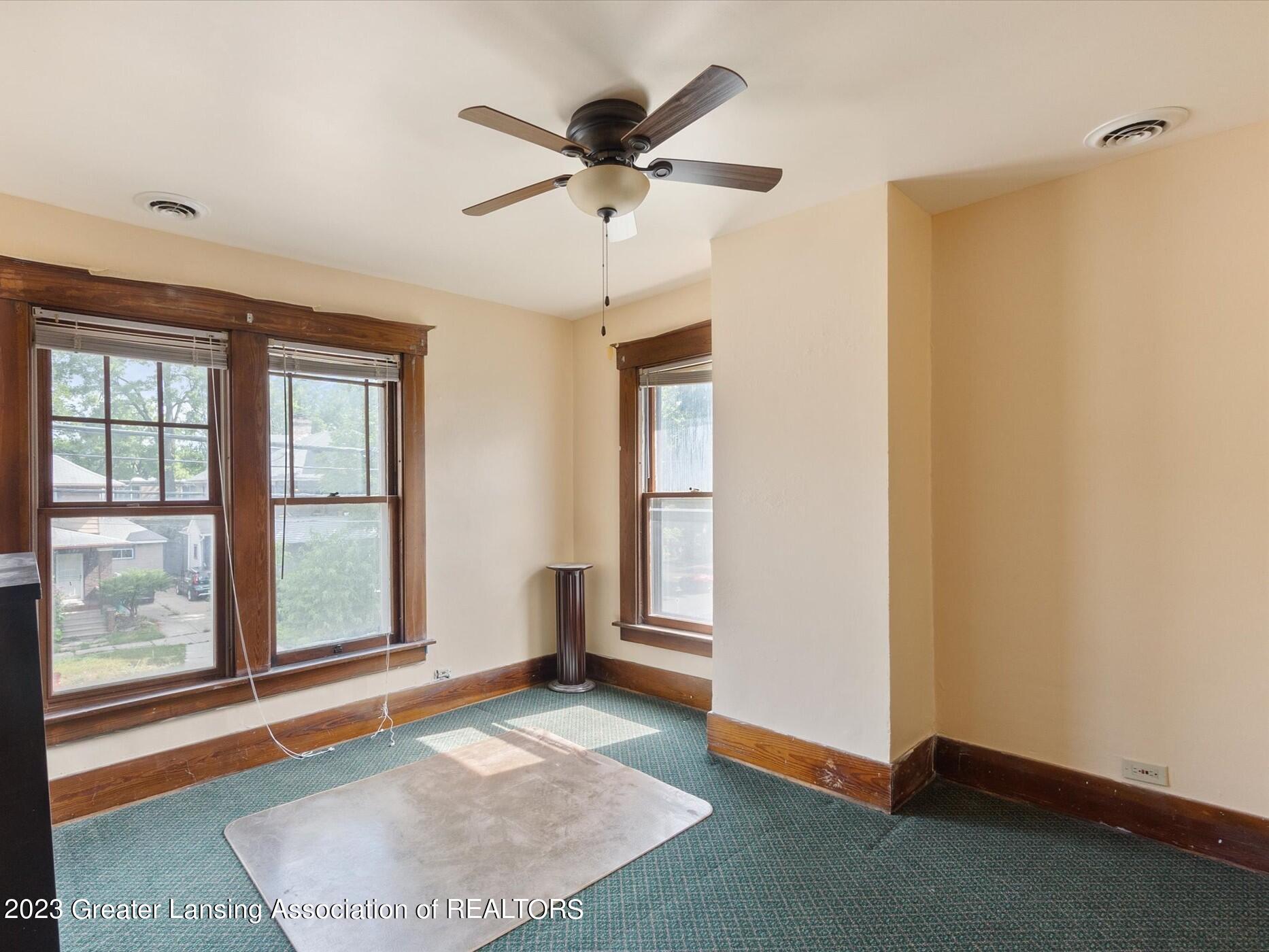 527 W Hillsdale Street