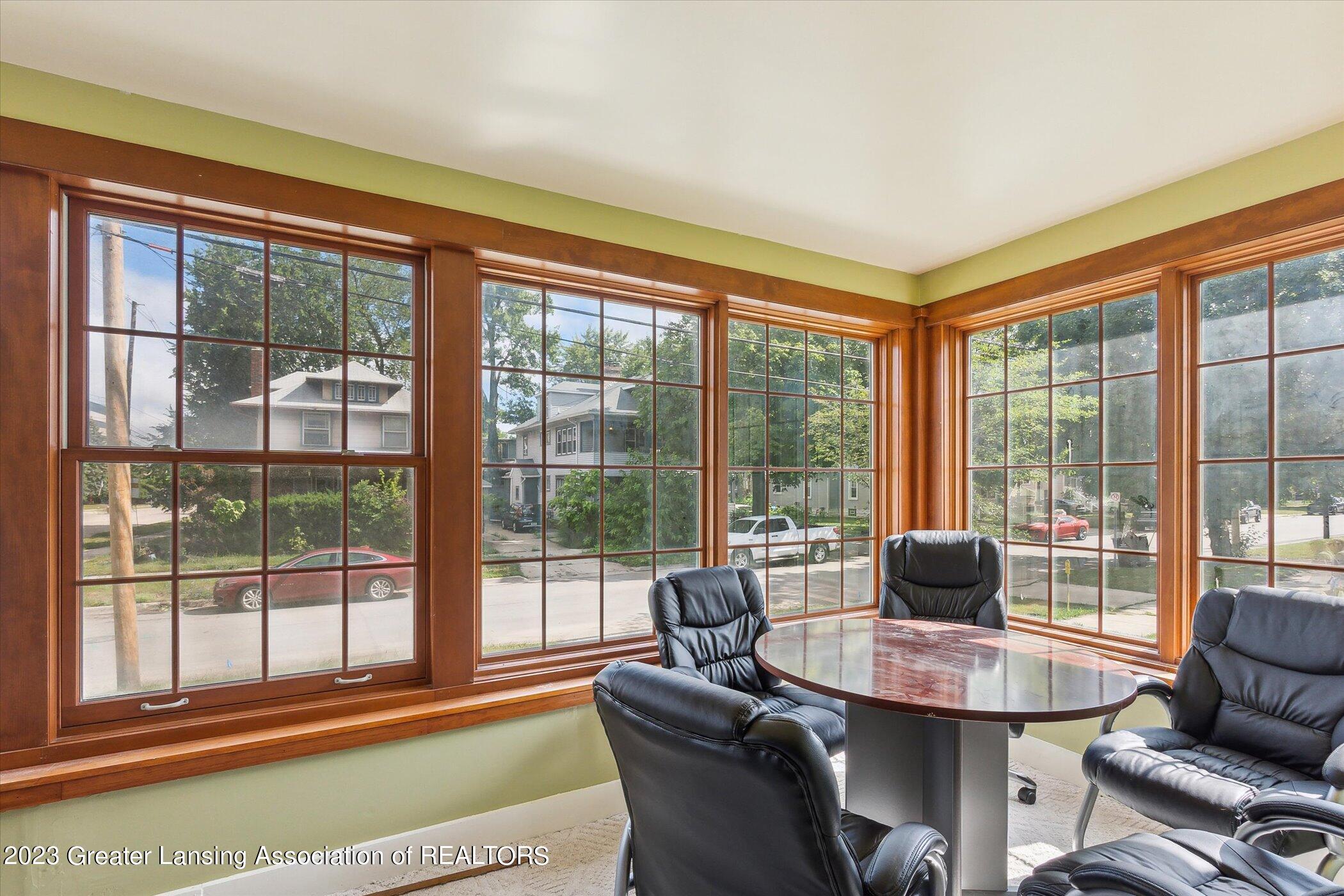 527 W Hillsdale Street