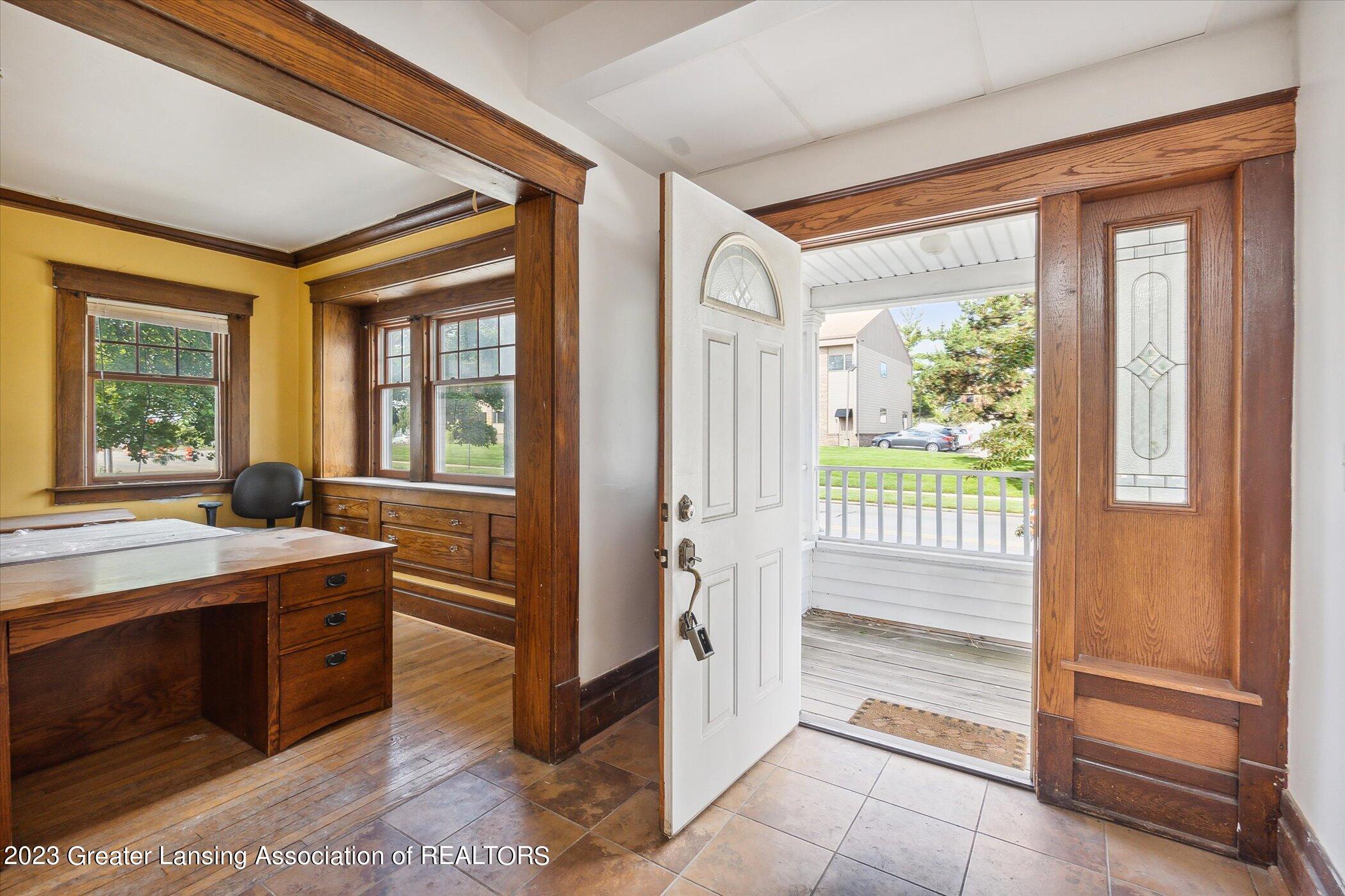 527 W Hillsdale Street