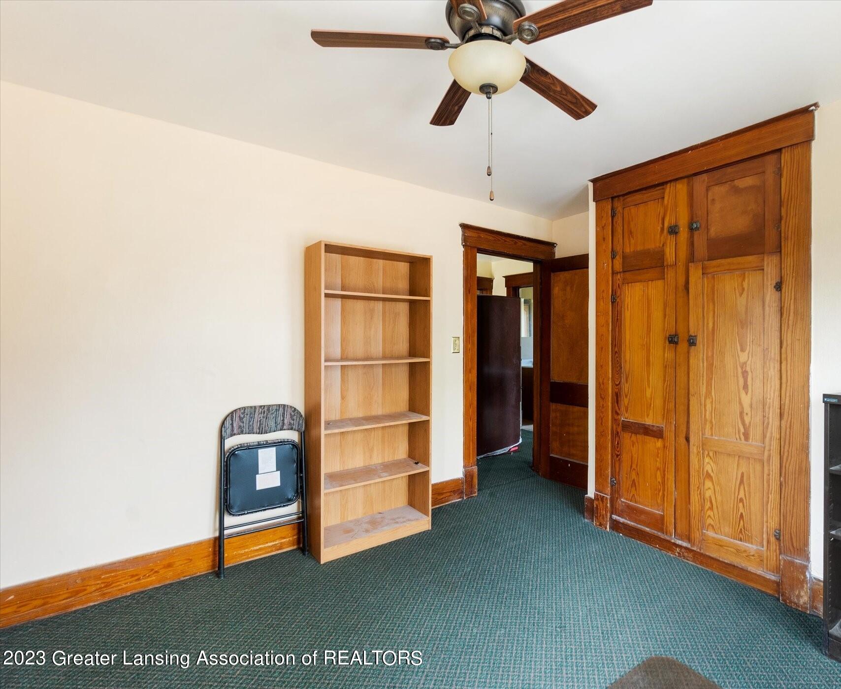 527 W Hillsdale Street