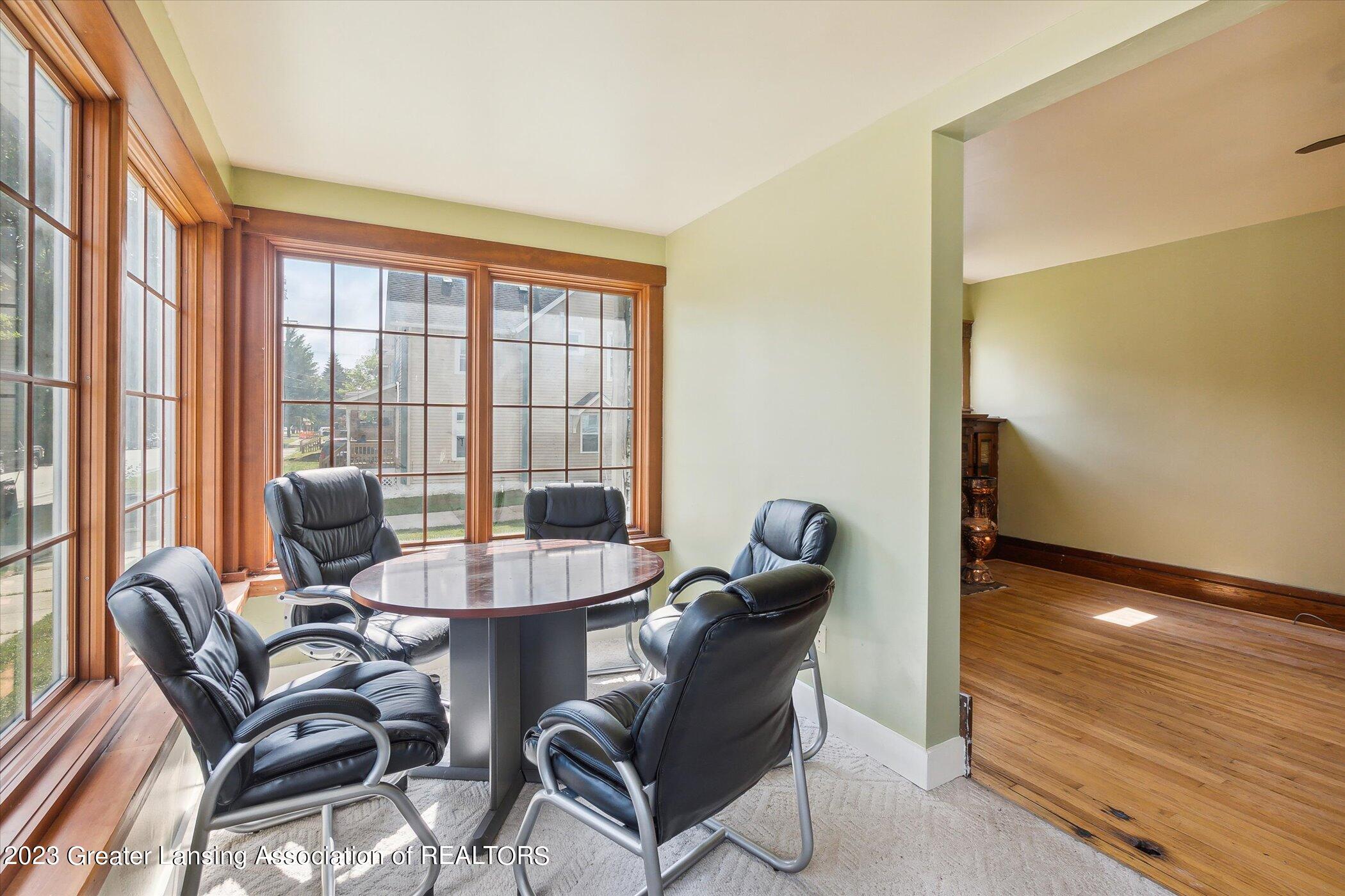 527 W Hillsdale Street