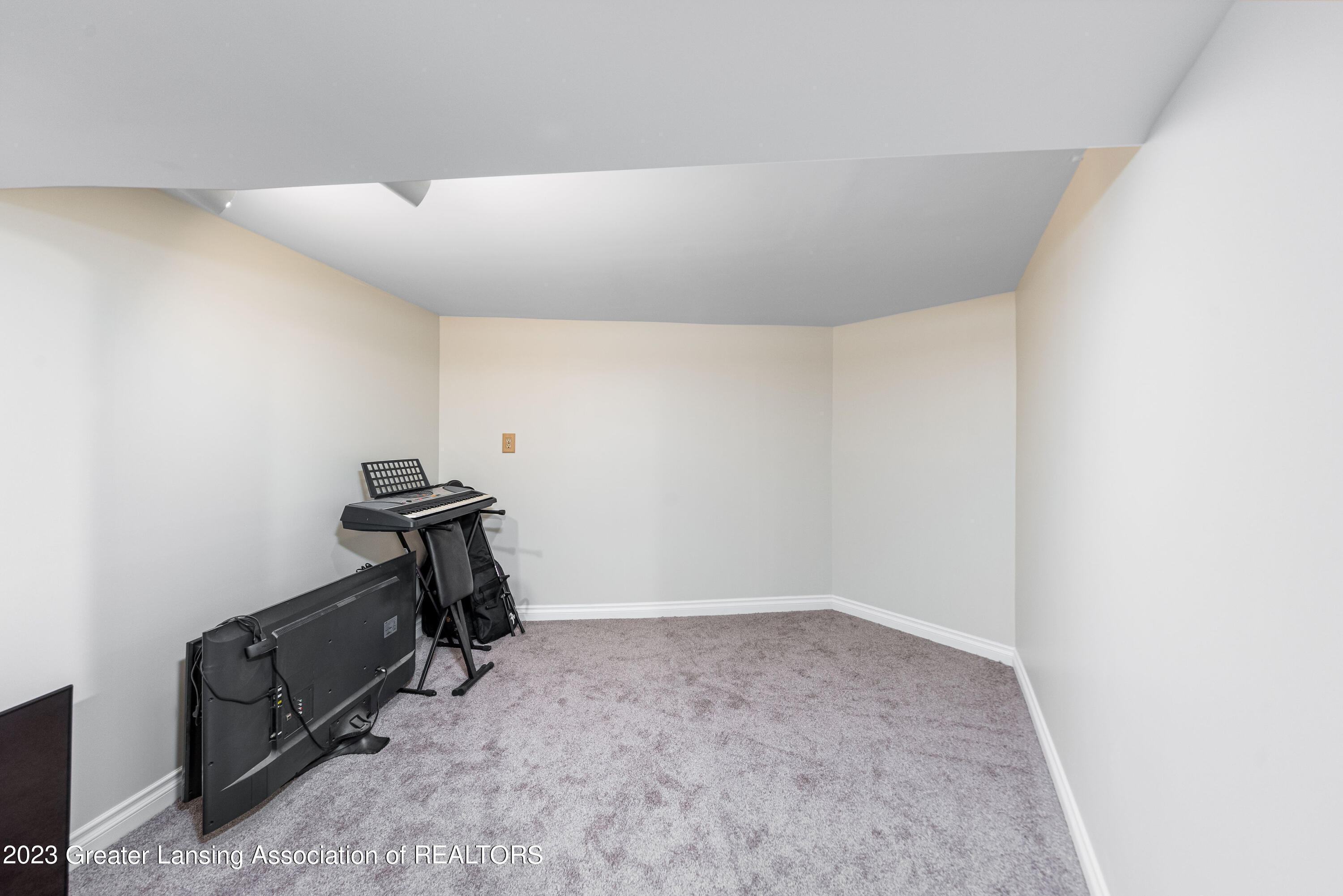 1225 Schavey Road