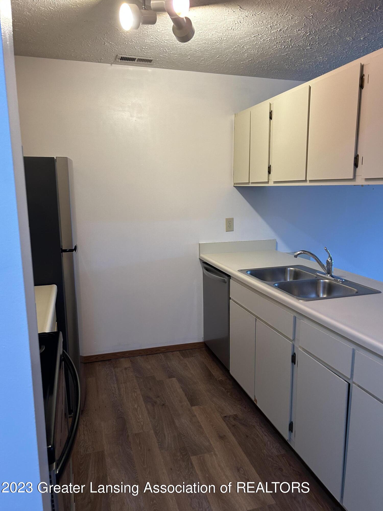 1460 E Pond Drive, 31