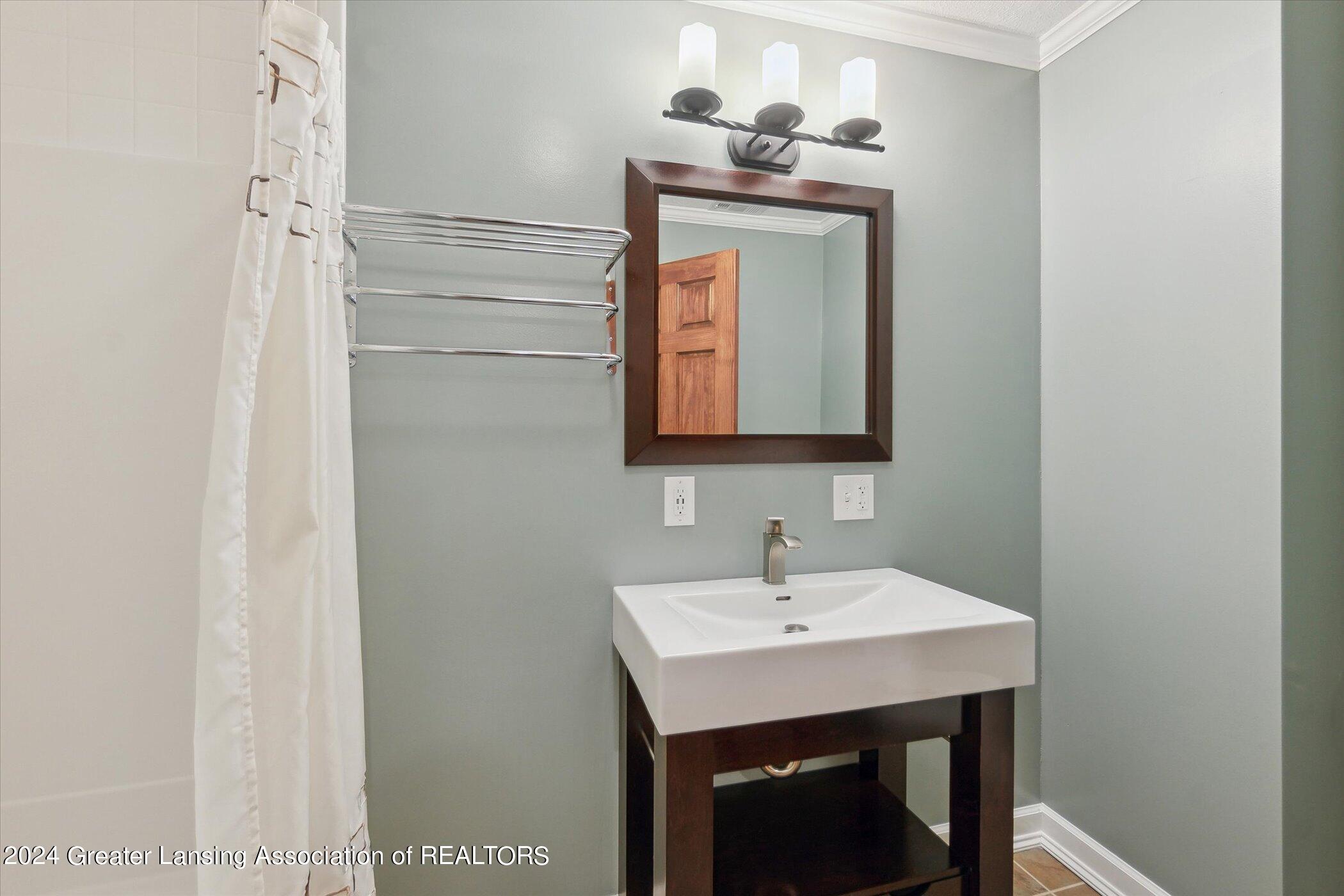 938 Evergreen Avenue