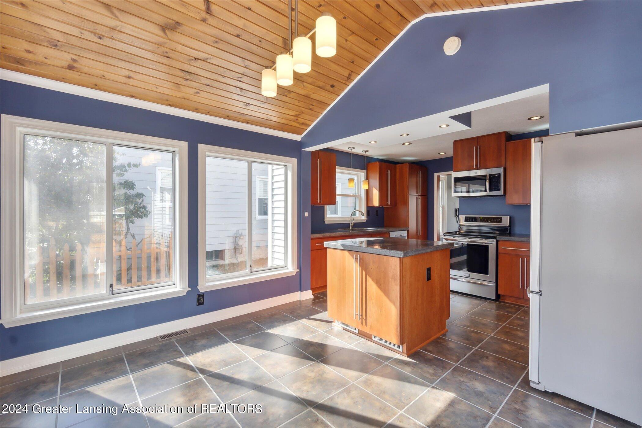 938 Evergreen Avenue