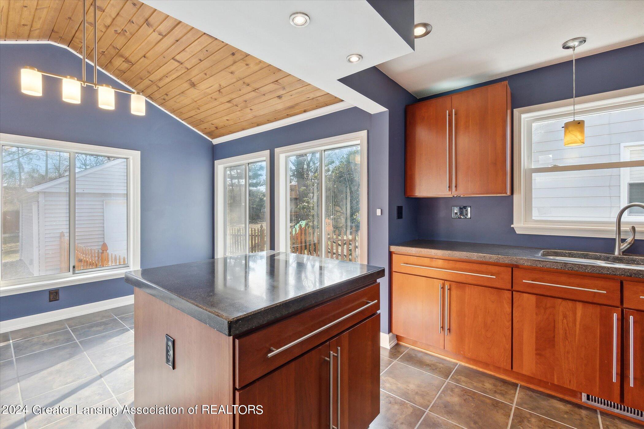 938 Evergreen Avenue