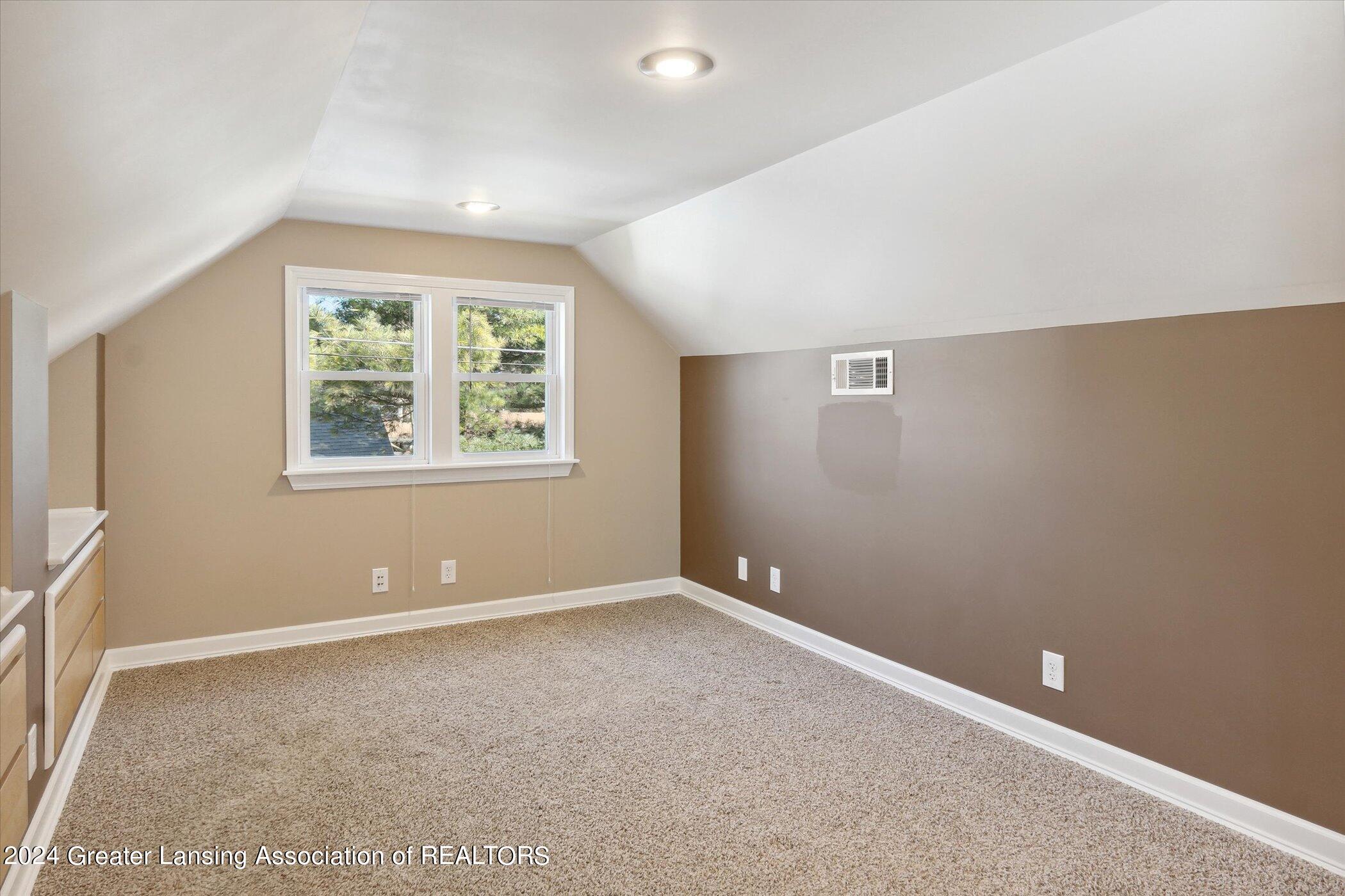 938 Evergreen Avenue