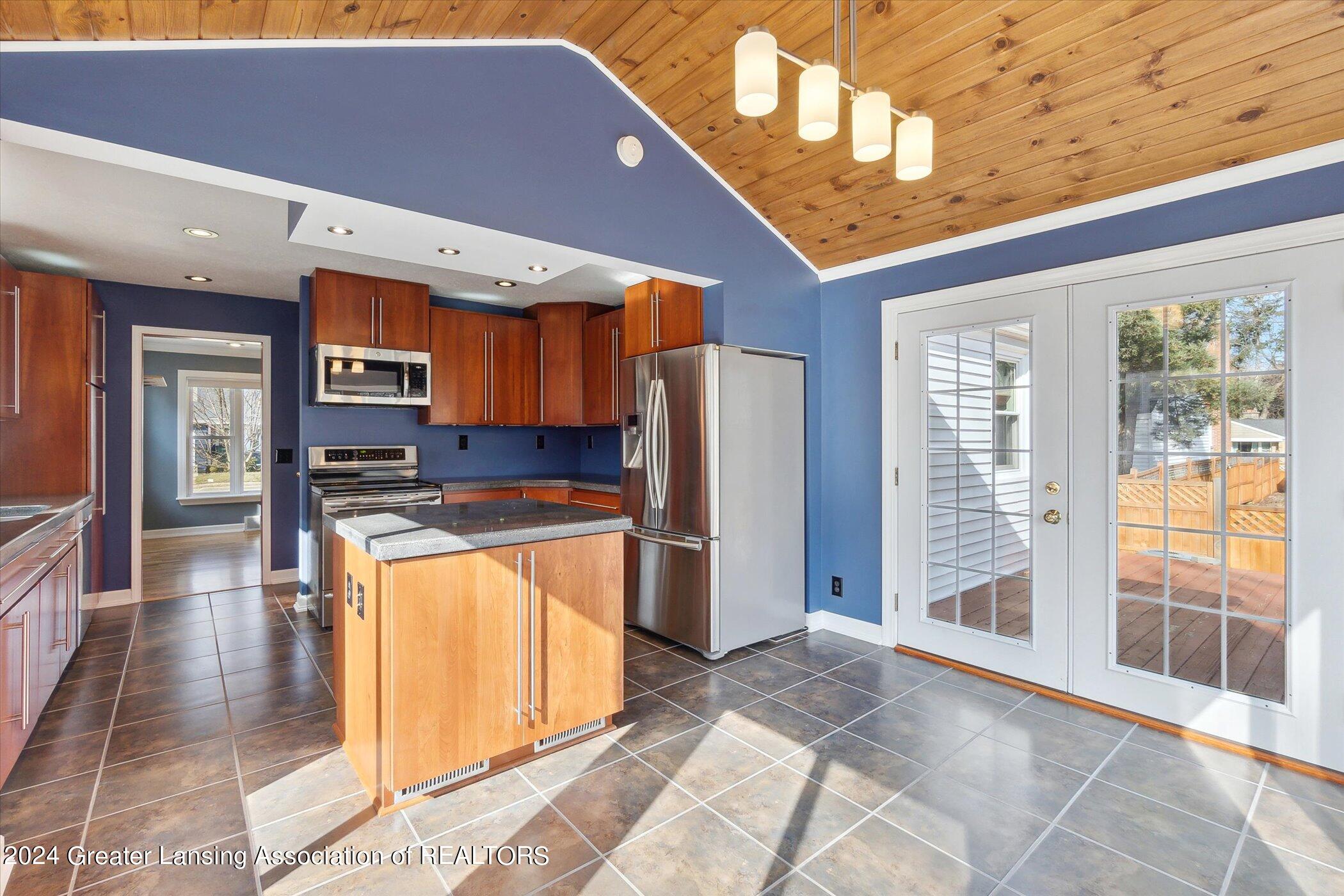 938 Evergreen Avenue