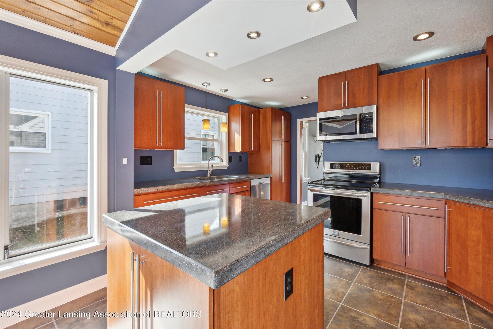 938 Evergreen Avenue