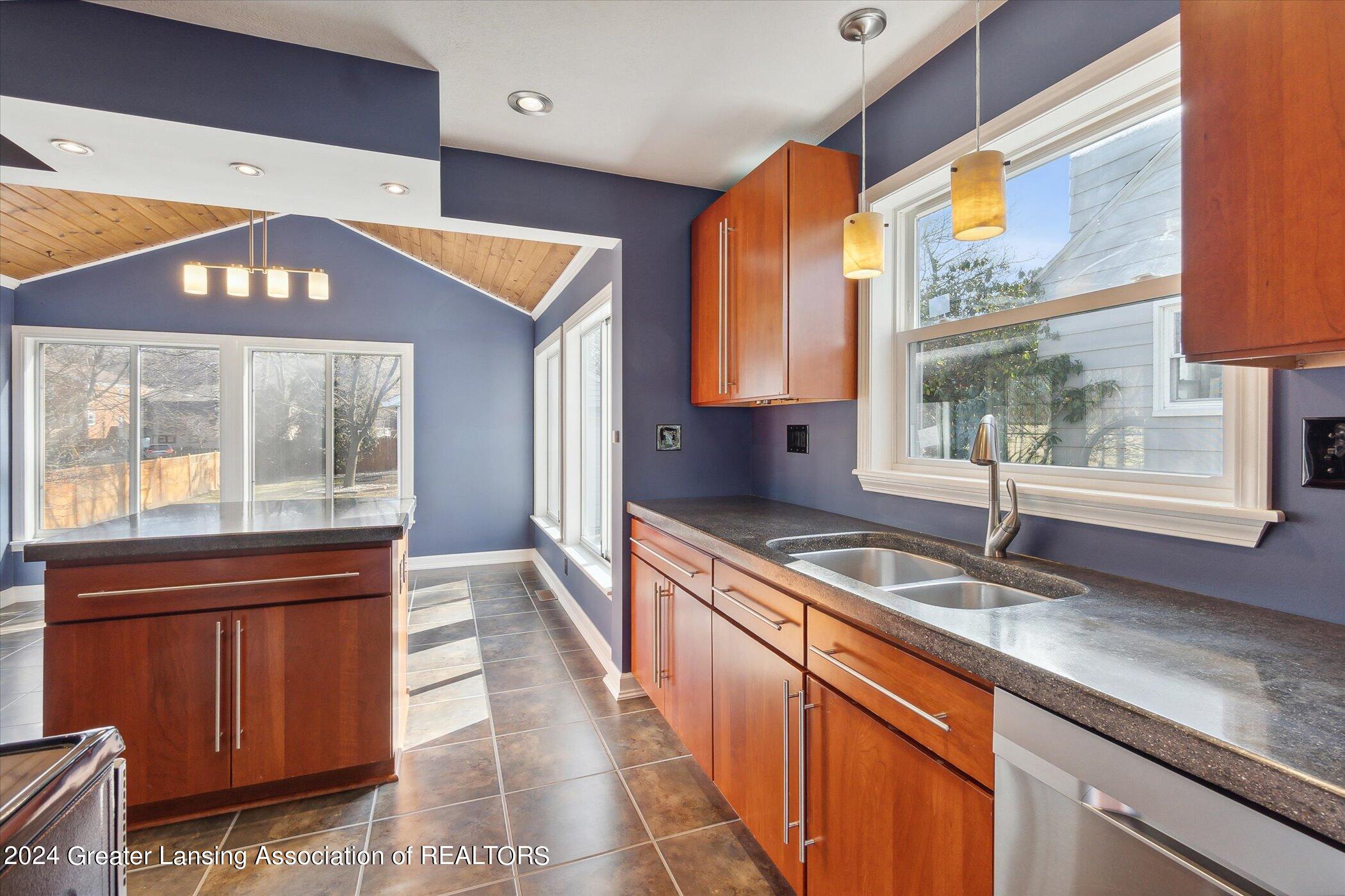 938 Evergreen Avenue