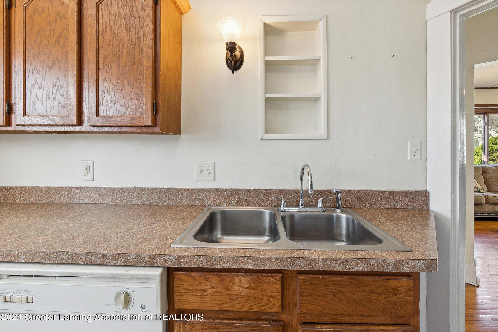 1839 Stirling Avenue