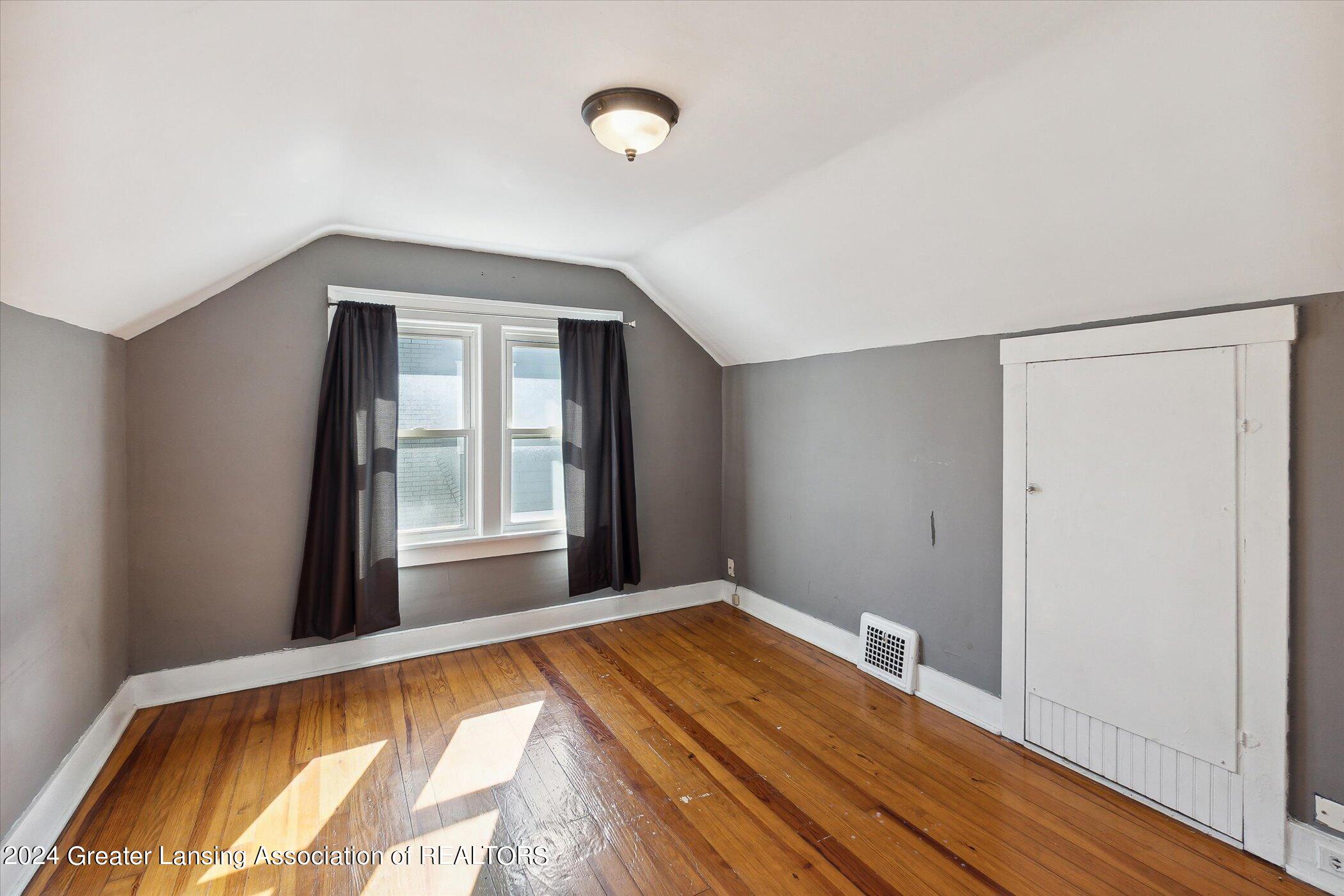 1839 Stirling Avenue