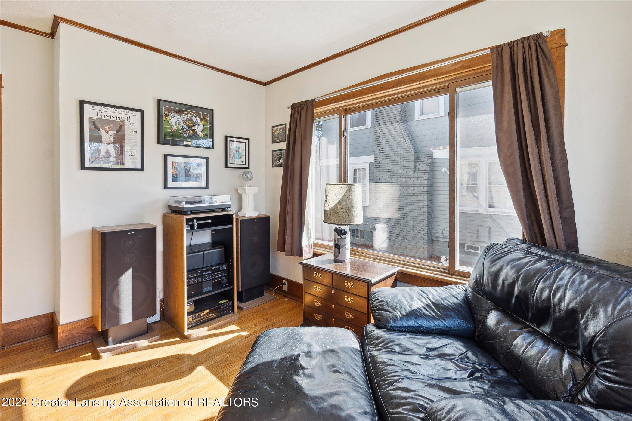 1839 Stirling Avenue