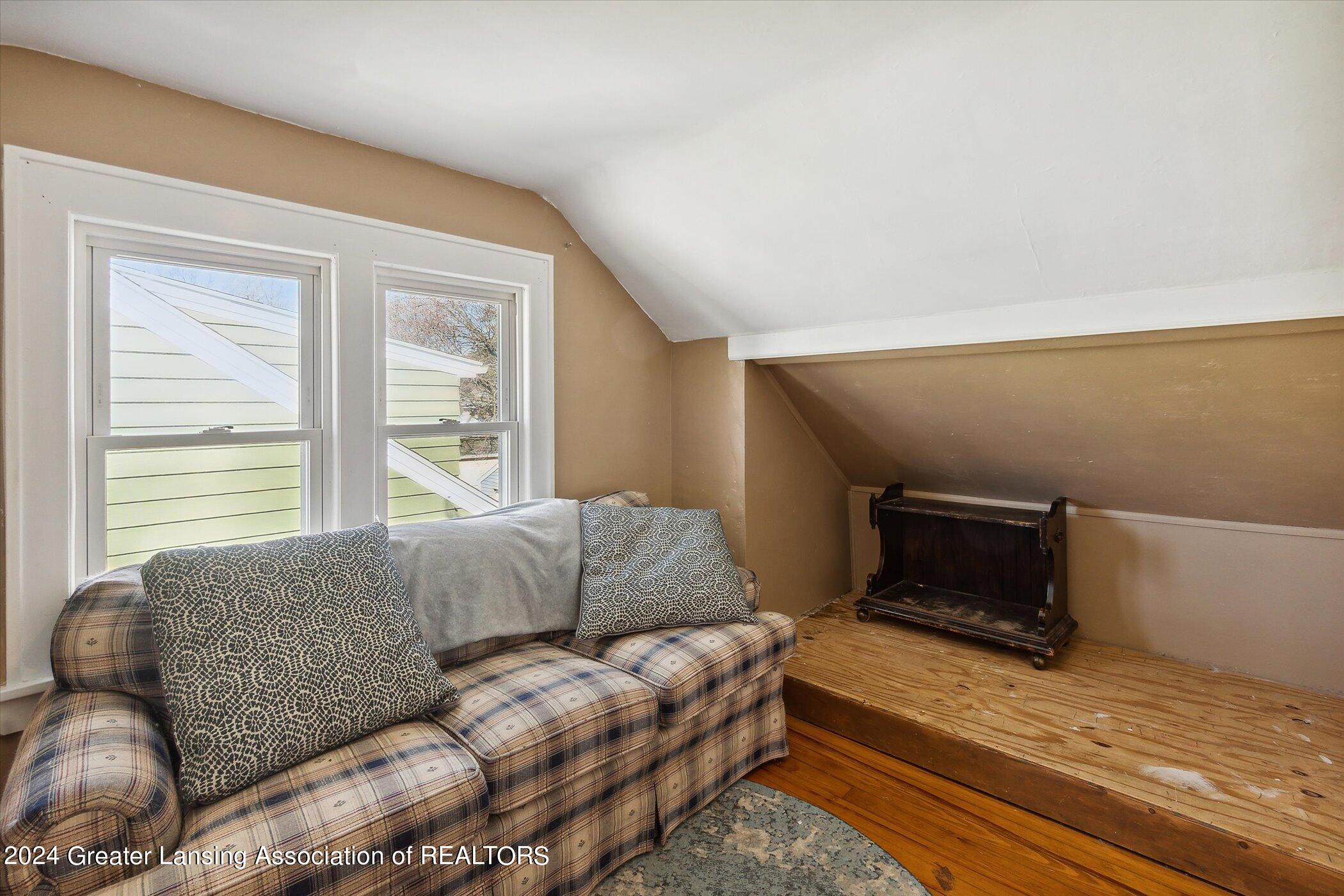 1839 Stirling Avenue