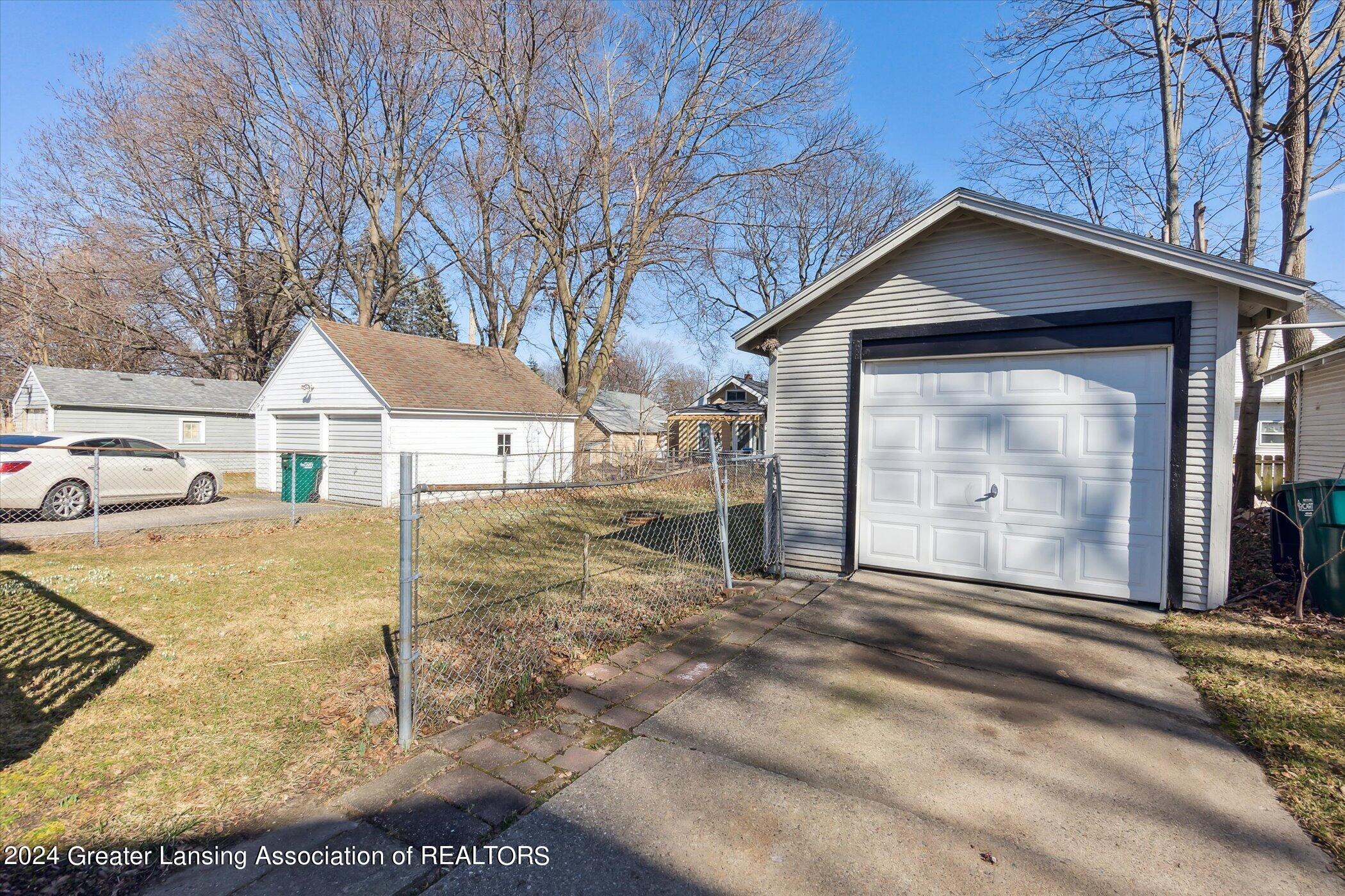 1839 Stirling Avenue