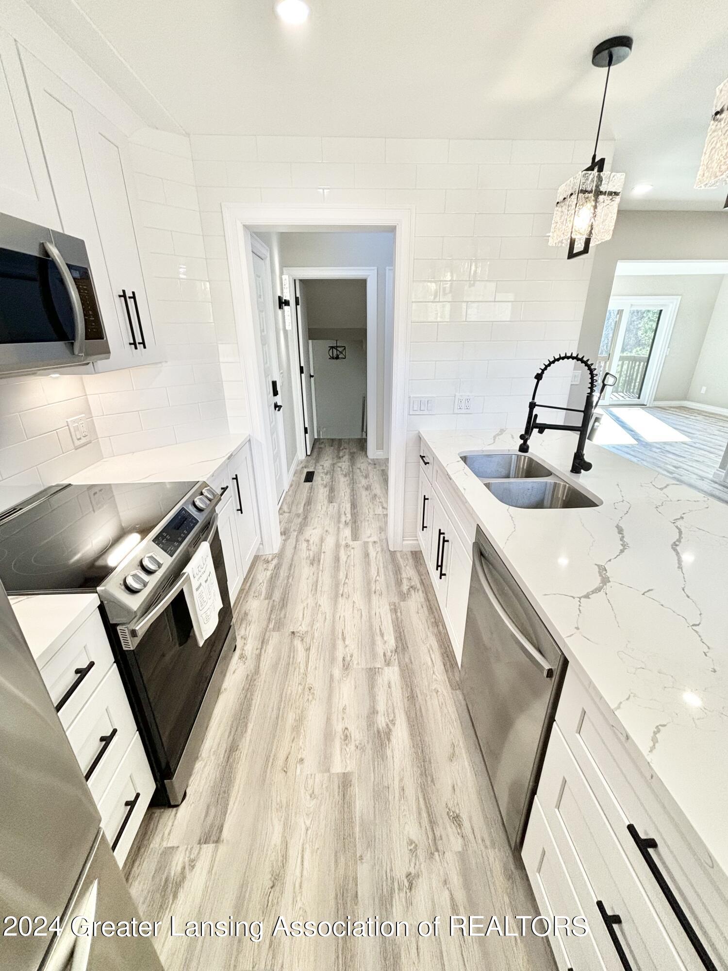 5429 Wild Oak Drive, 21