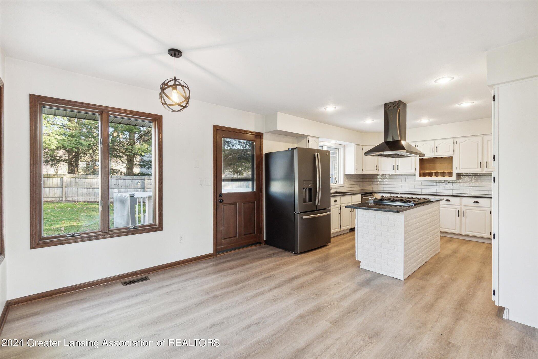 419 Whispering Pines