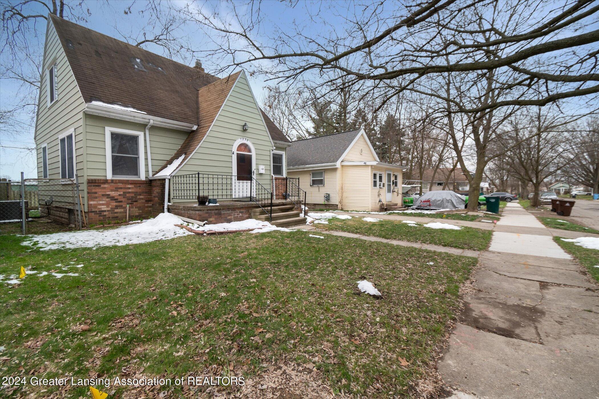 1238 Parkview Street