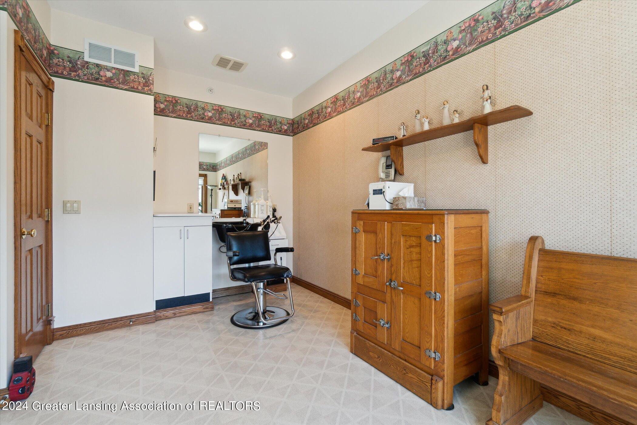 4290 S Dewitt Road, St. Johns