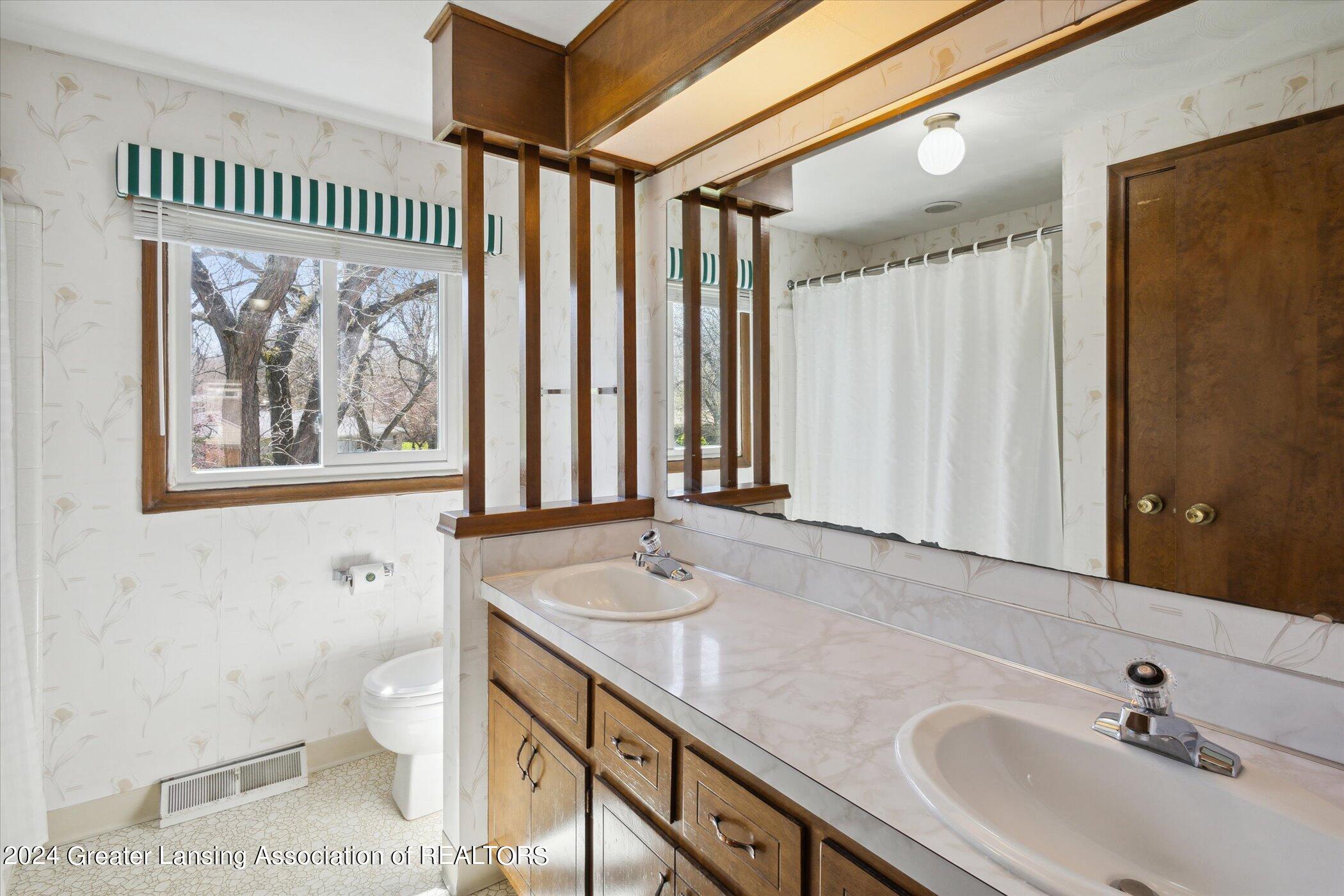 2045 Sheldrake Avenue