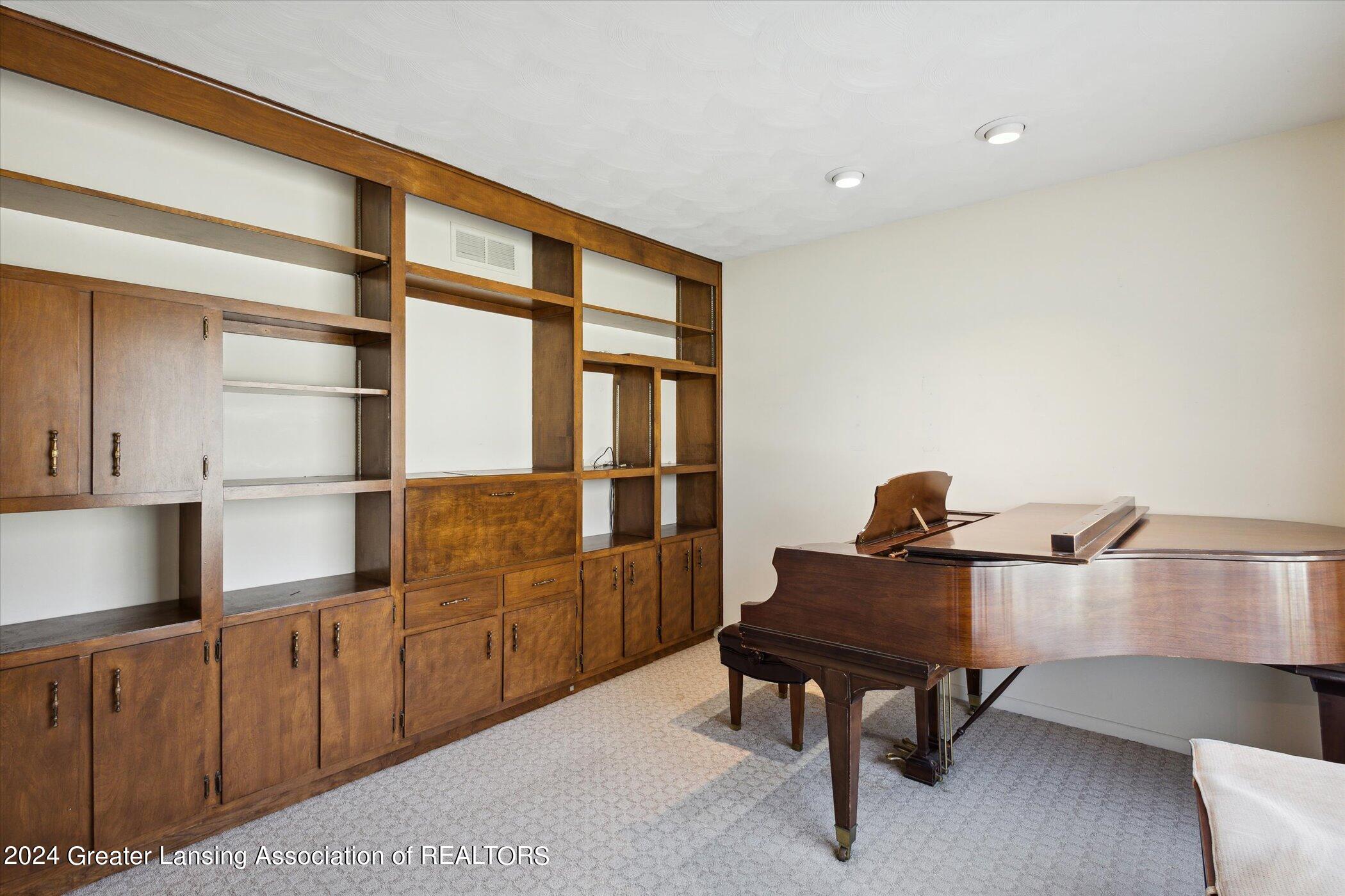 2045 Sheldrake Avenue