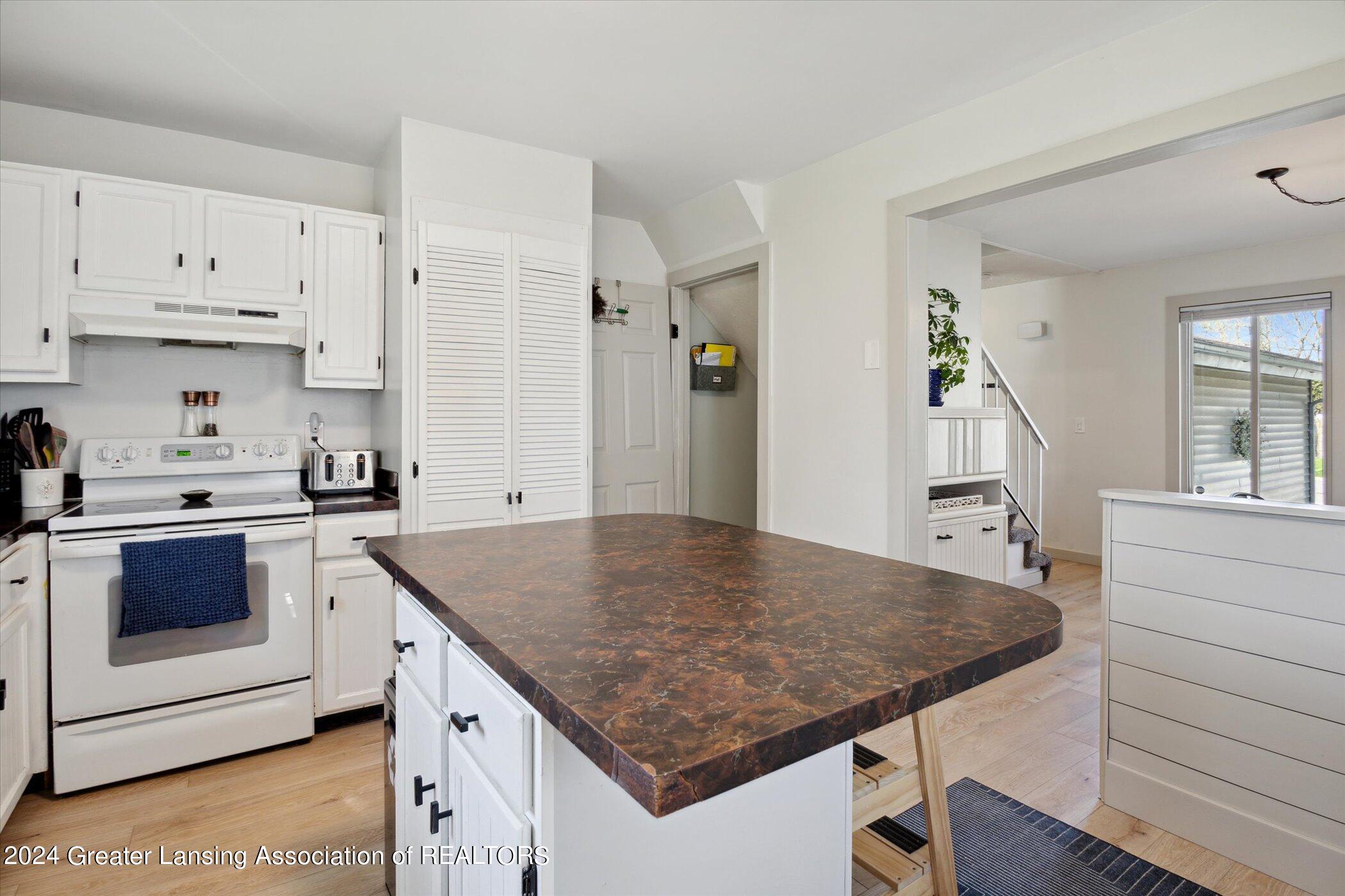 3033 Scarborough Road