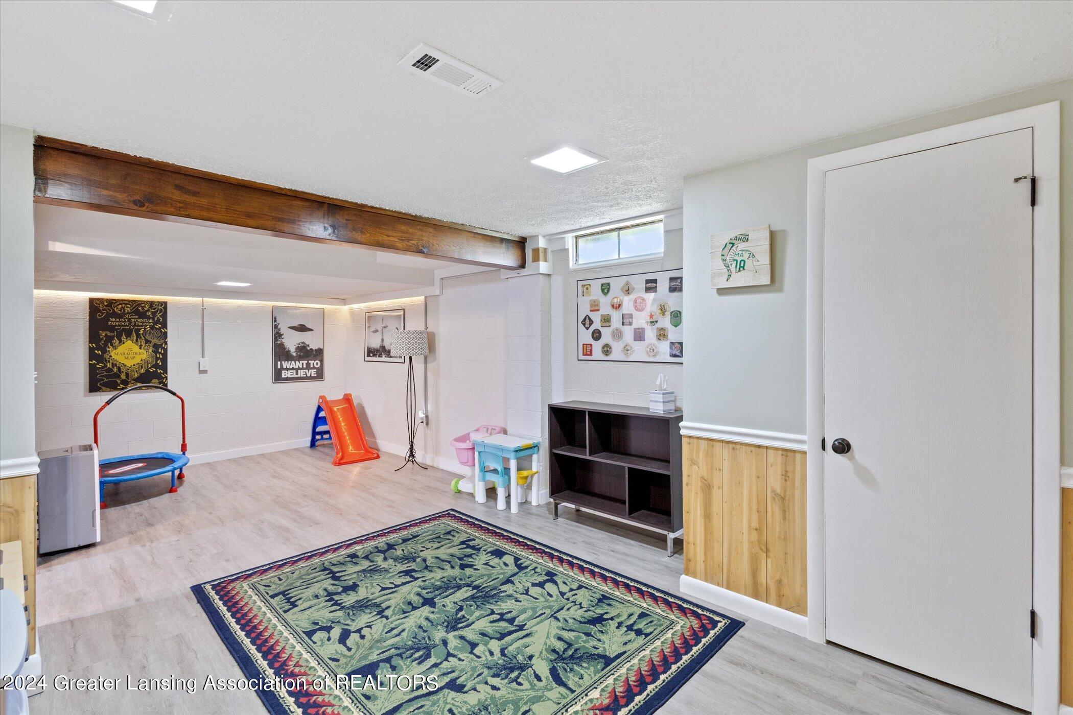 3033 Scarborough Road