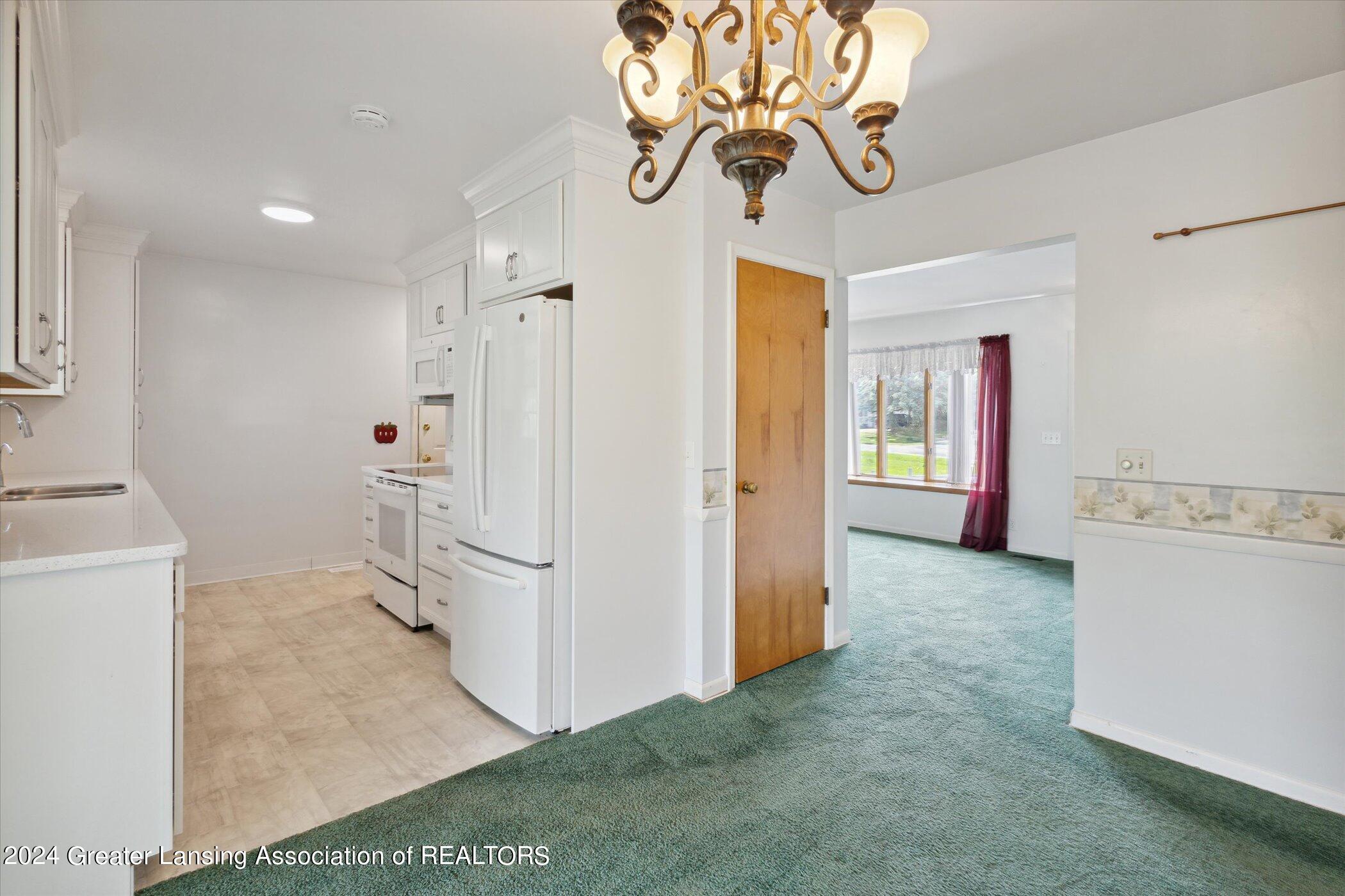 3976 Willoughby Road