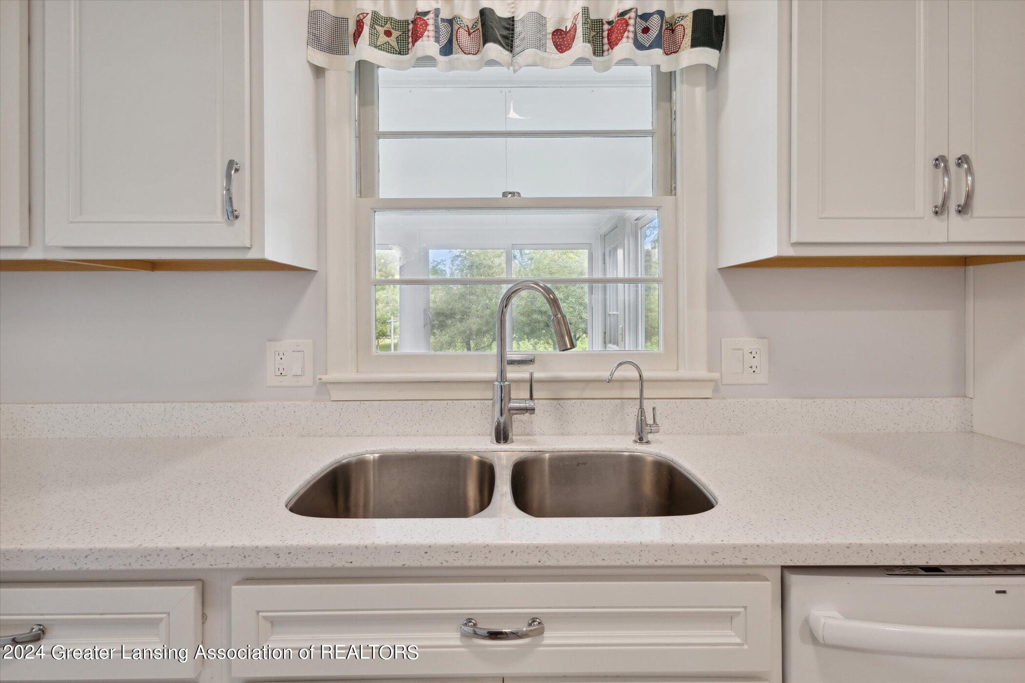 3976 Willoughby Road