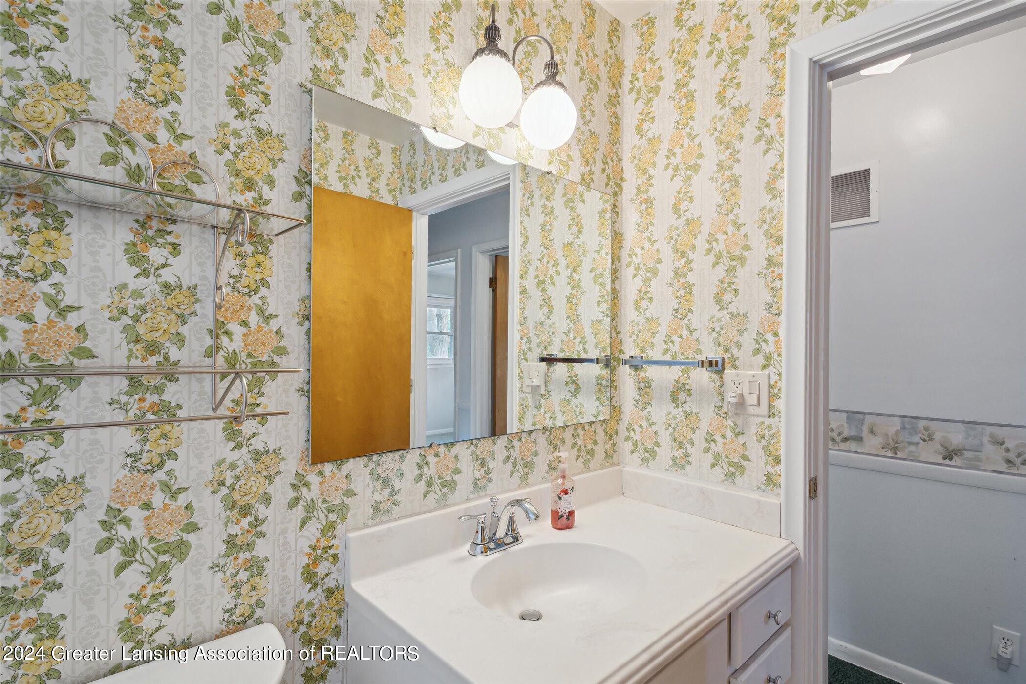 3976 Willoughby Road