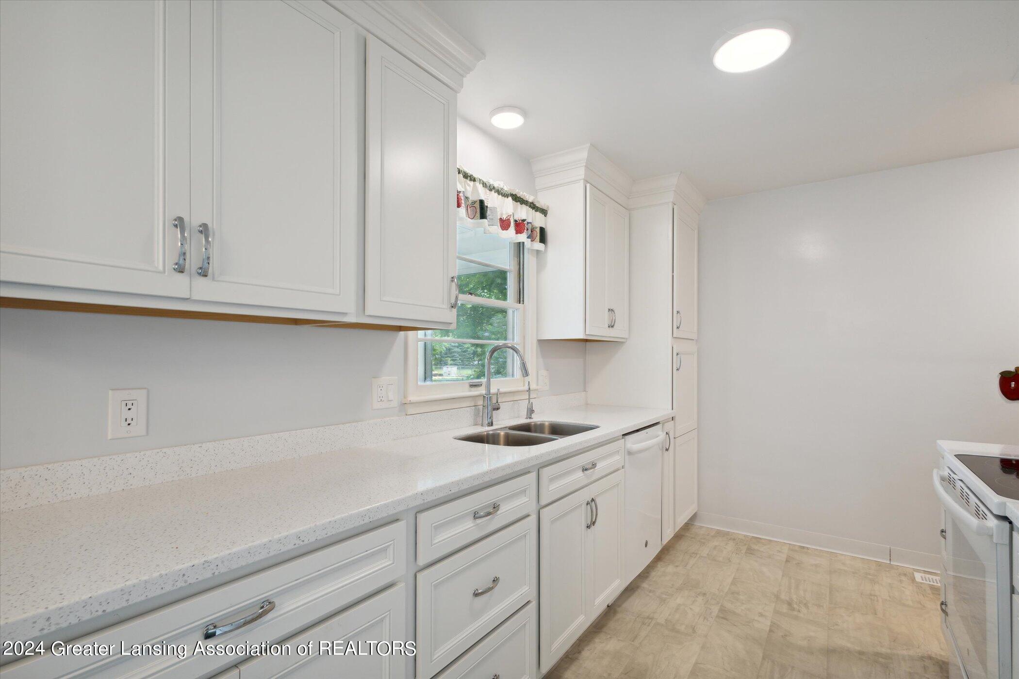 3976 Willoughby Road