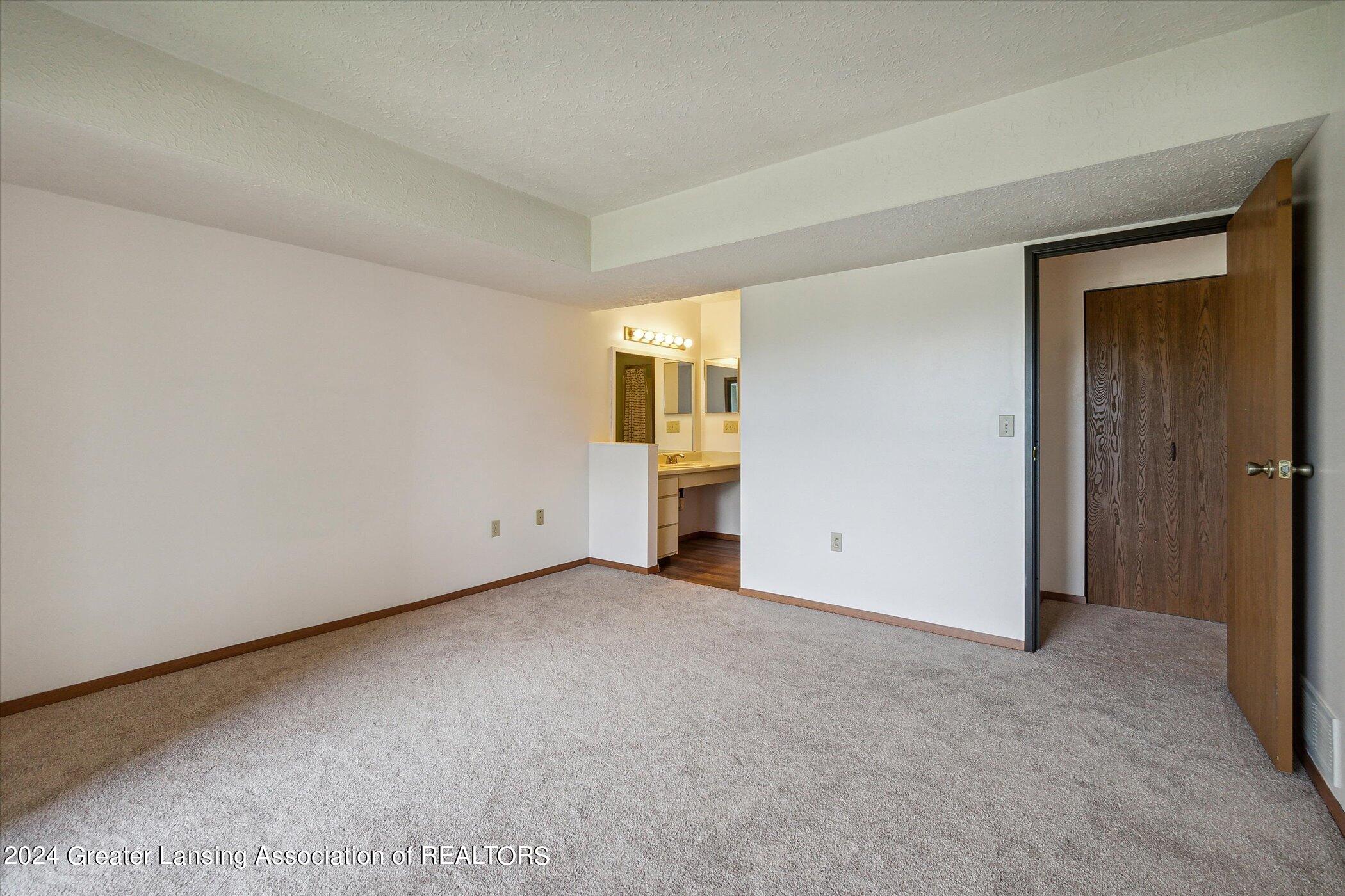 1460 E Pond Drive, 31