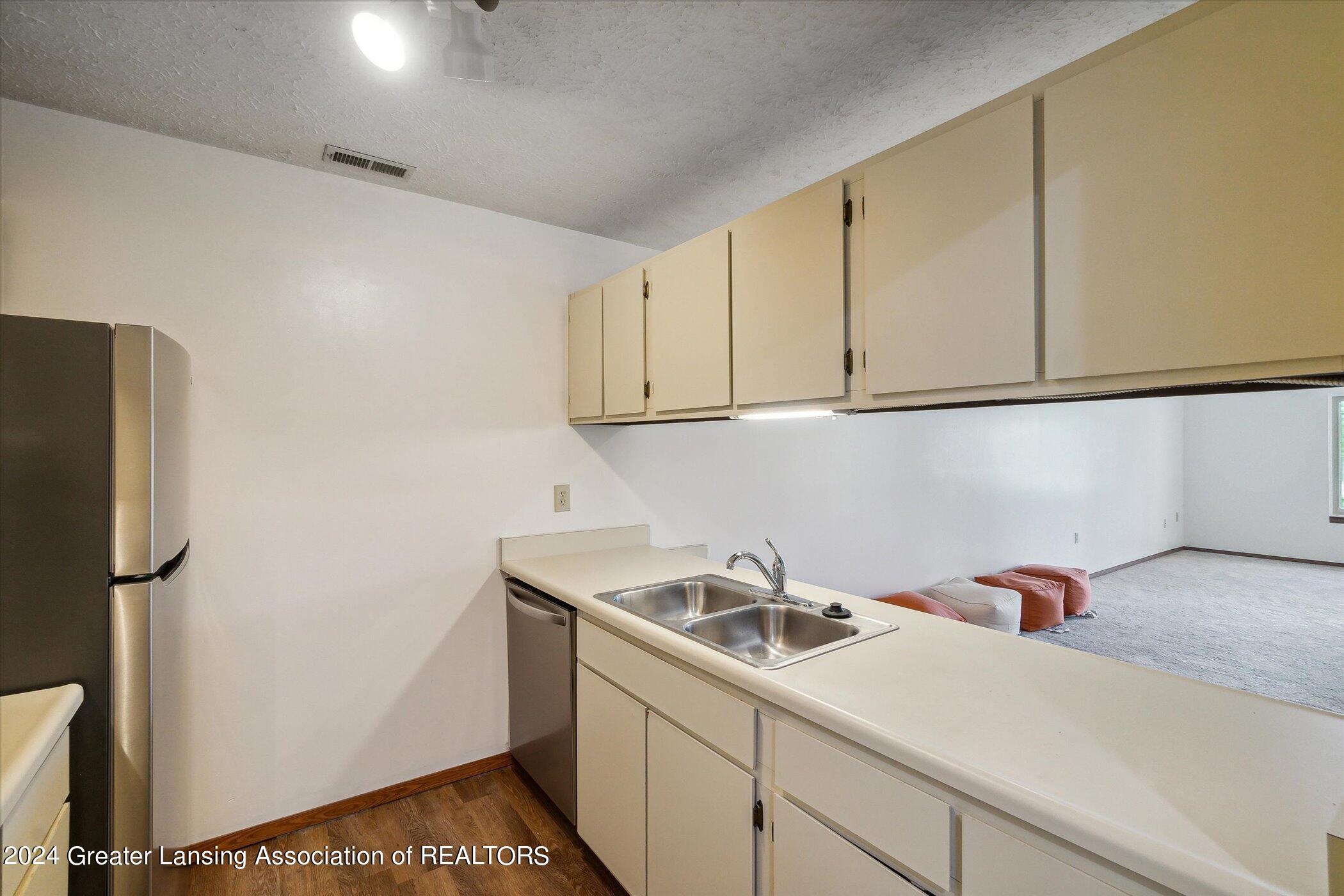 1460 E Pond Drive, 31