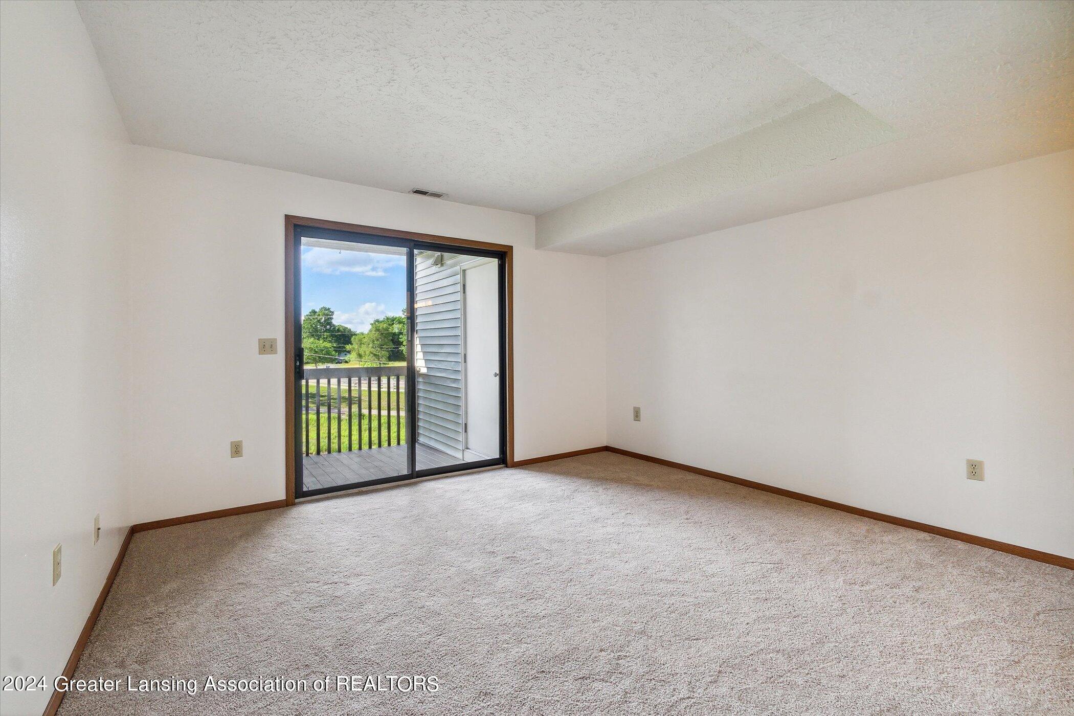 1460 E Pond Drive, 31