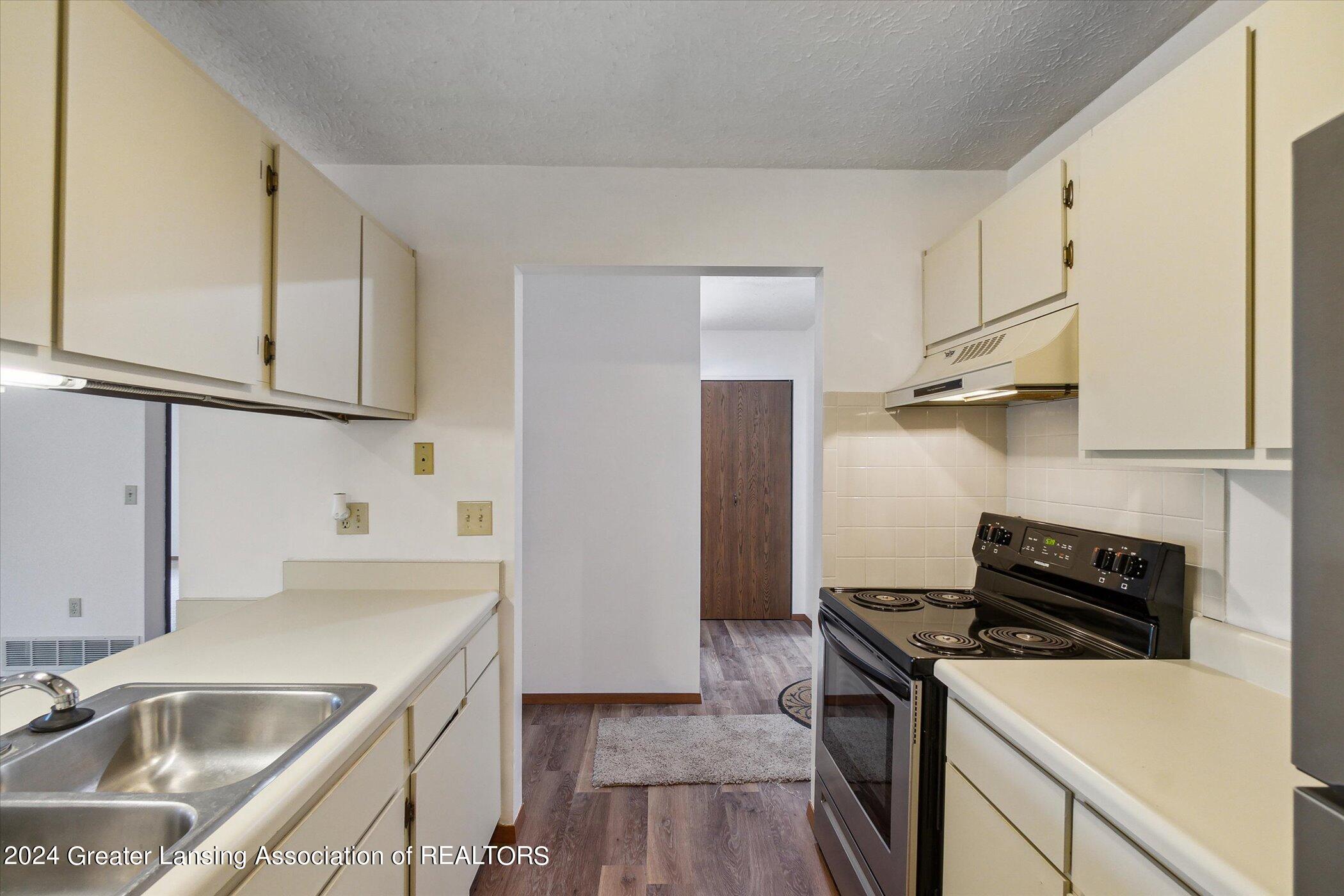 1460 E Pond Drive, 31