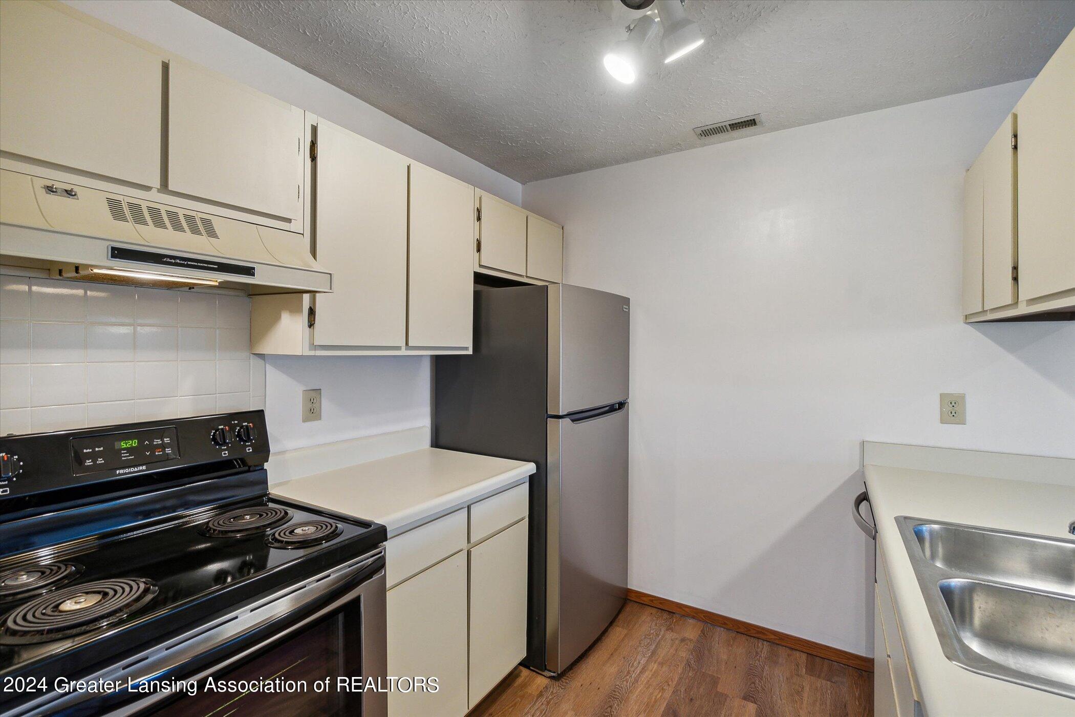 1460 E Pond Drive, 31