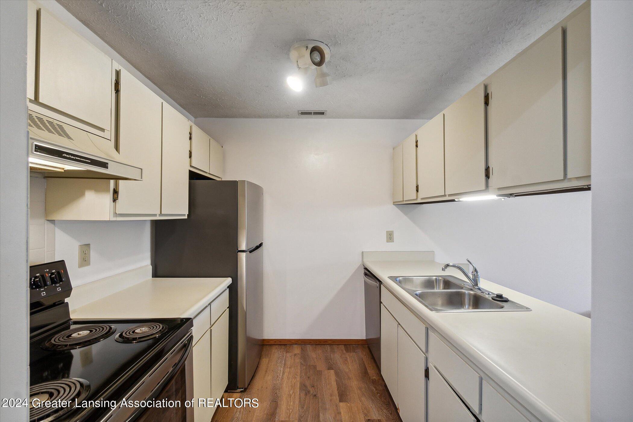 1460 E Pond Drive, 31