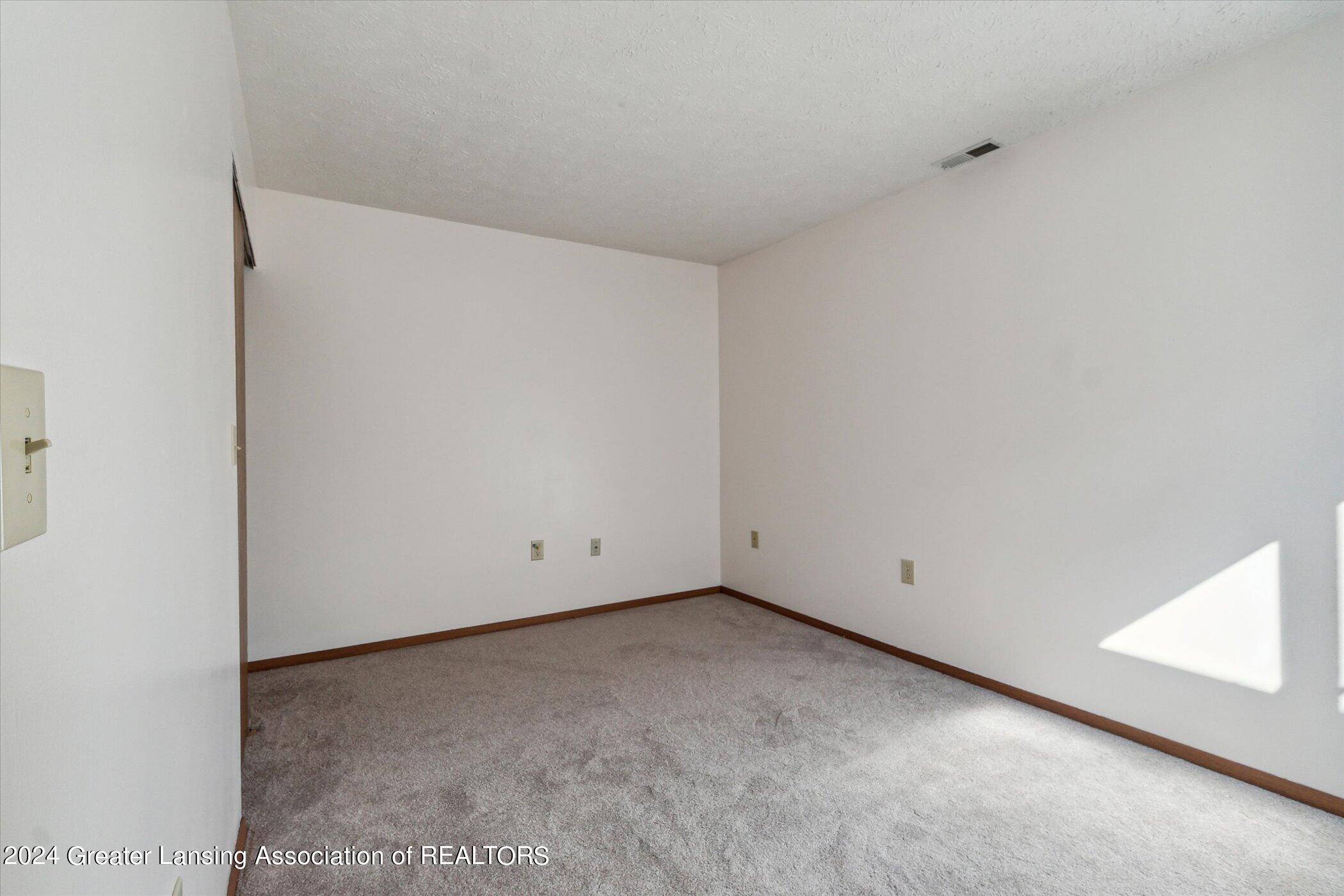 1460 E Pond Drive, 31