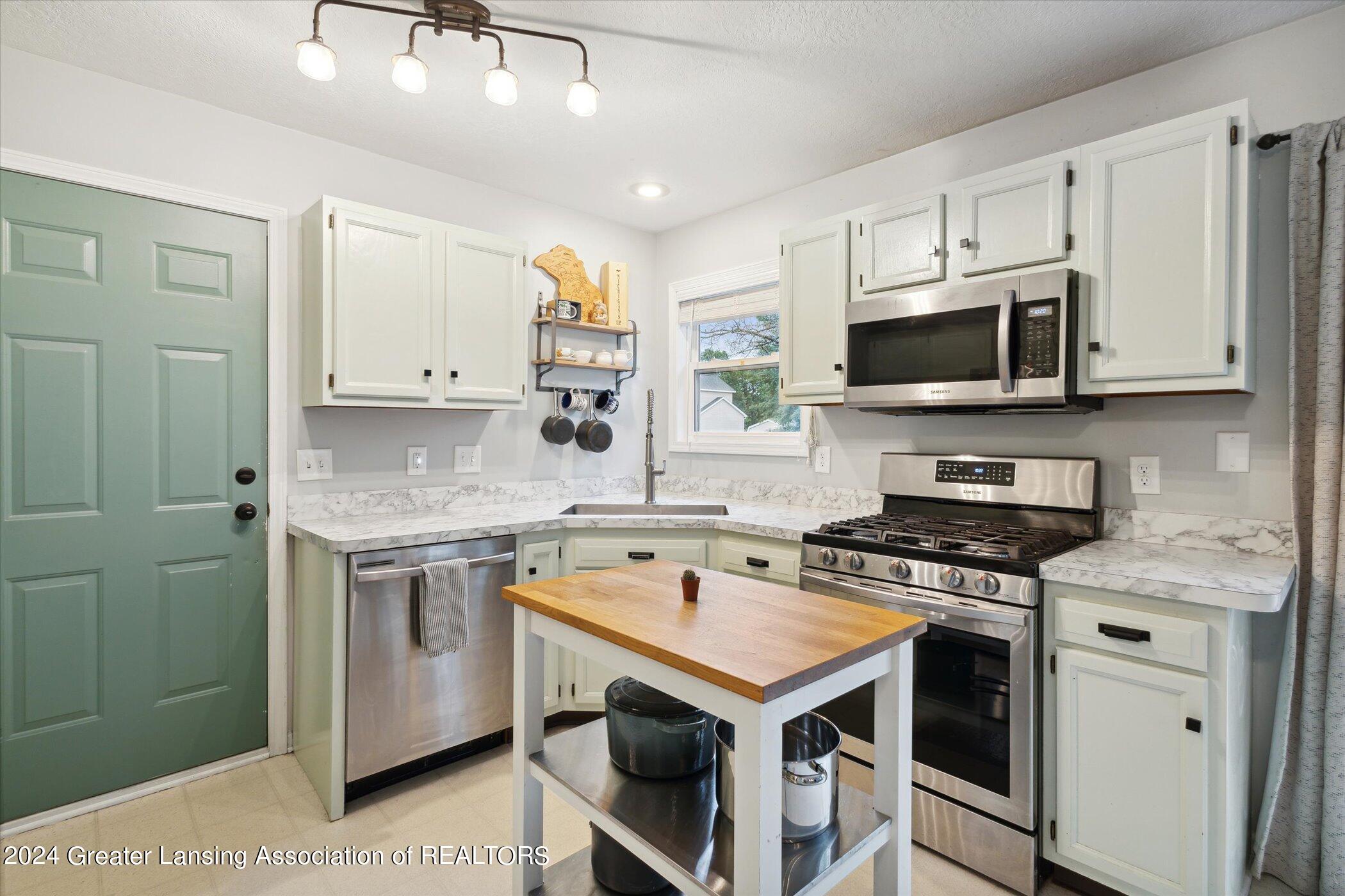 3903 Keller Road
