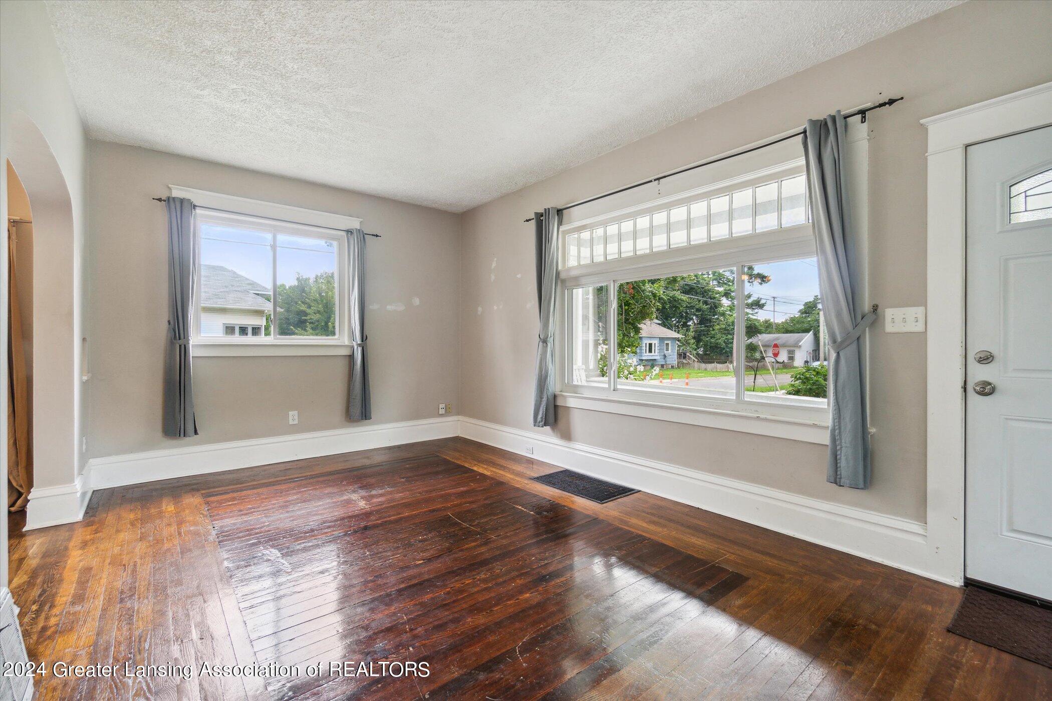 2400 Strathmore Road