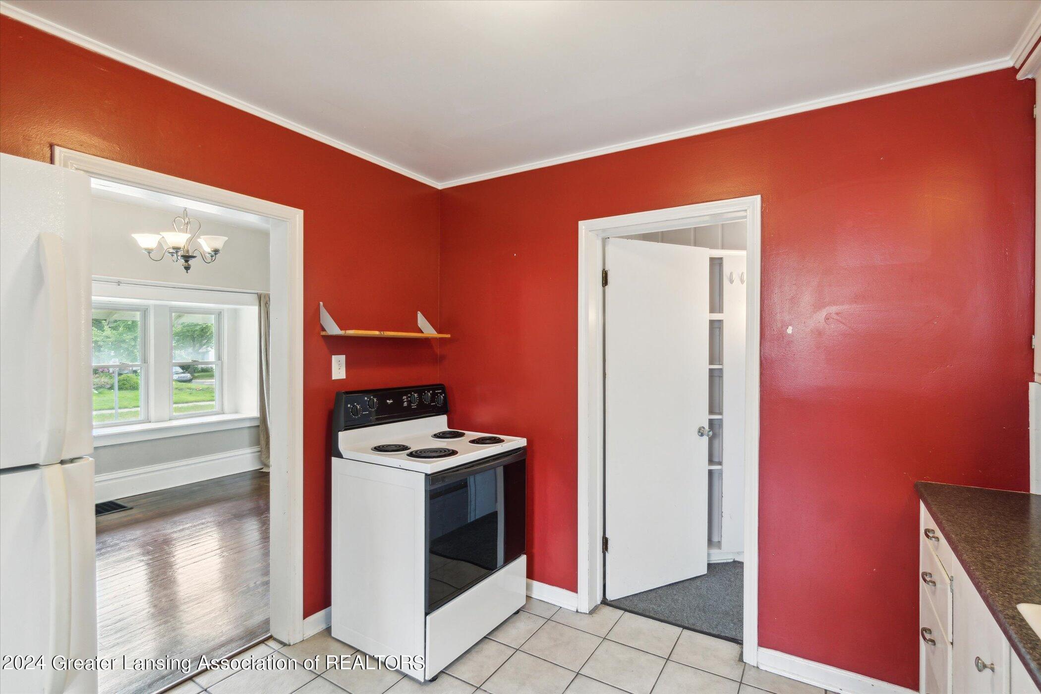 2400 Strathmore Road